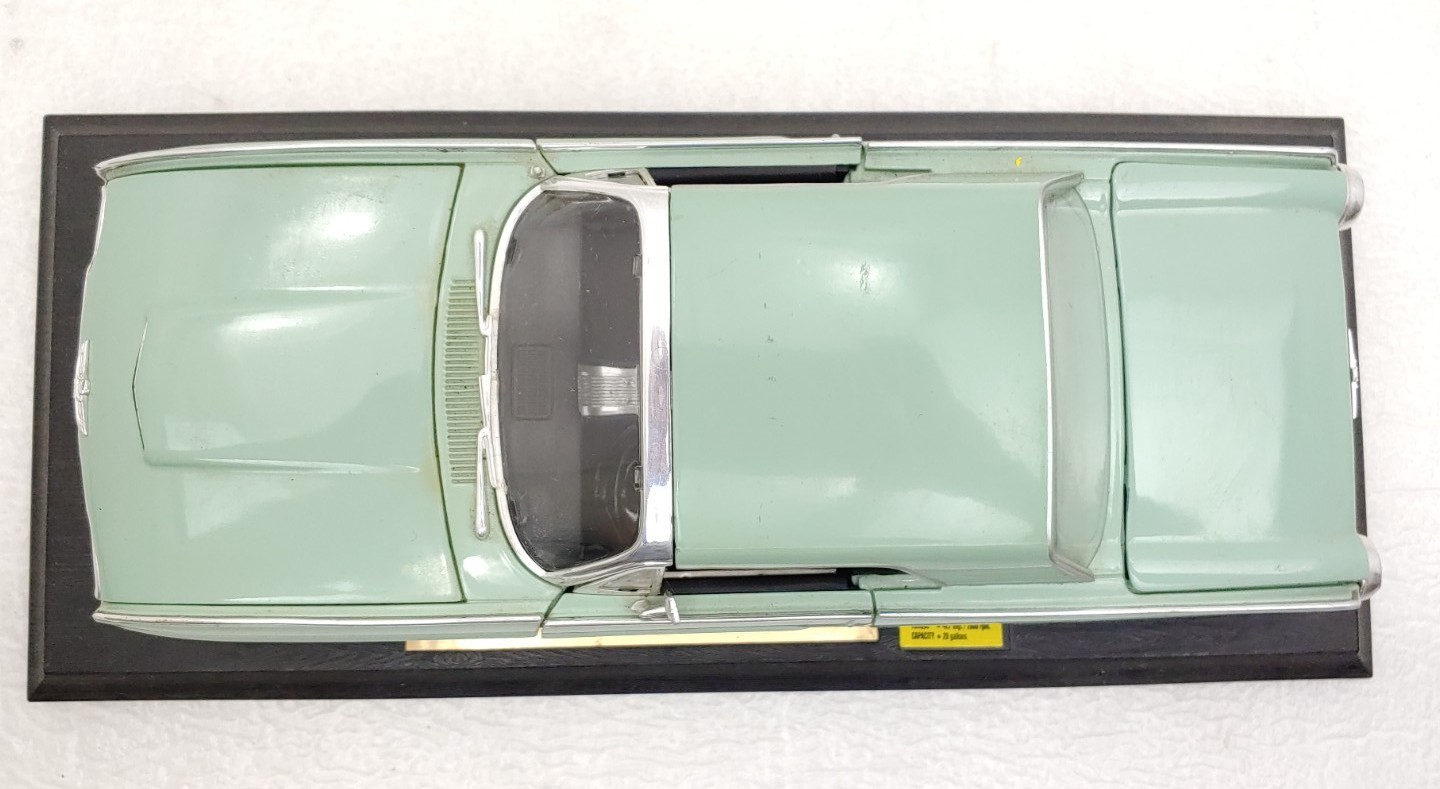 Anson 1963 Ford Thunderbird 1/18 Die-Cast Automobile with Stand