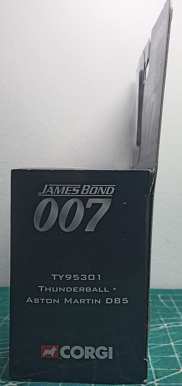 Corgi James Bond 007 Thunderball Aston Martin DB5 TY95301 MINT New In Box 2003