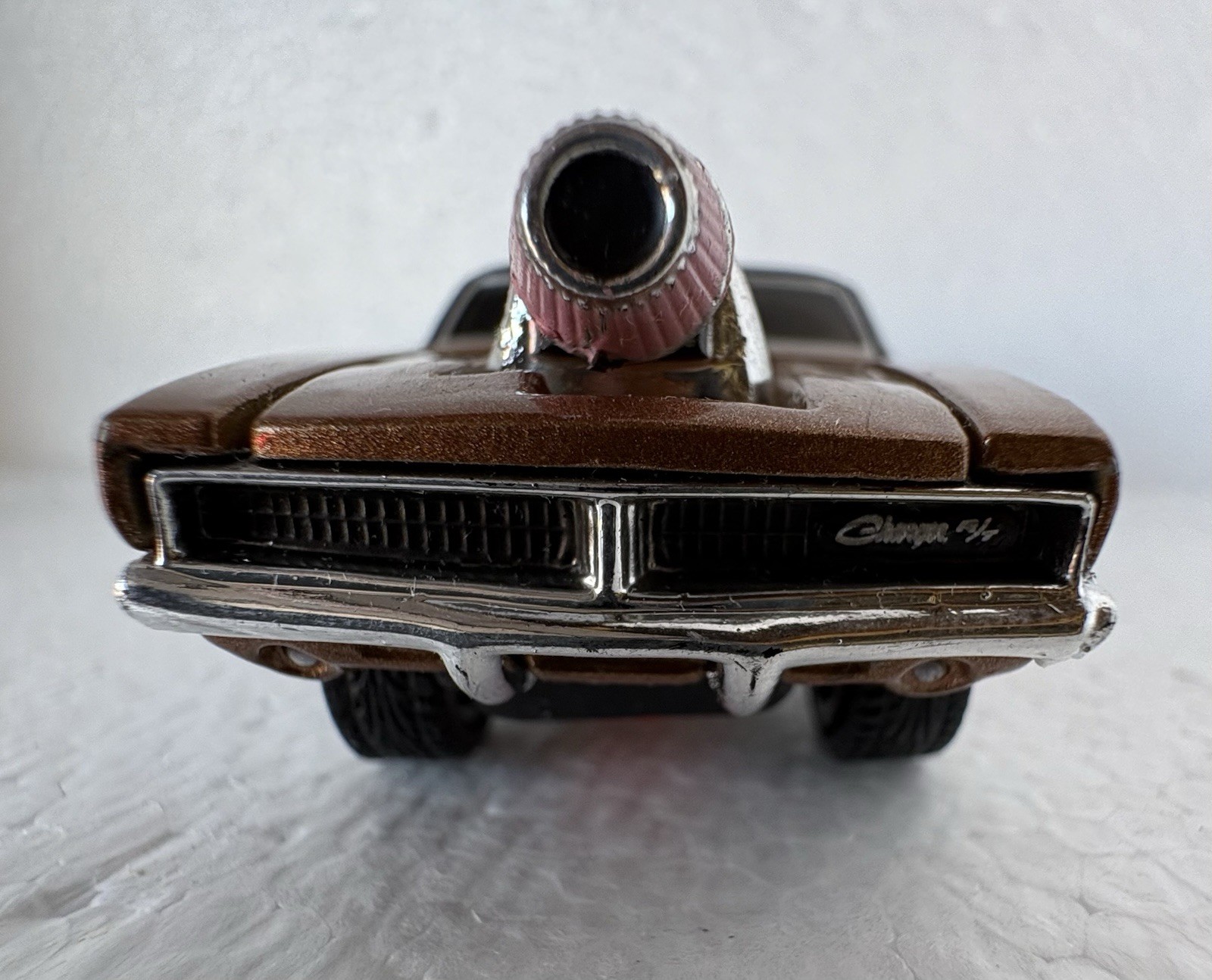 Muscle Machines Dodge Challenger R/T Bronze Chrome Blower Pink Intake 1/64