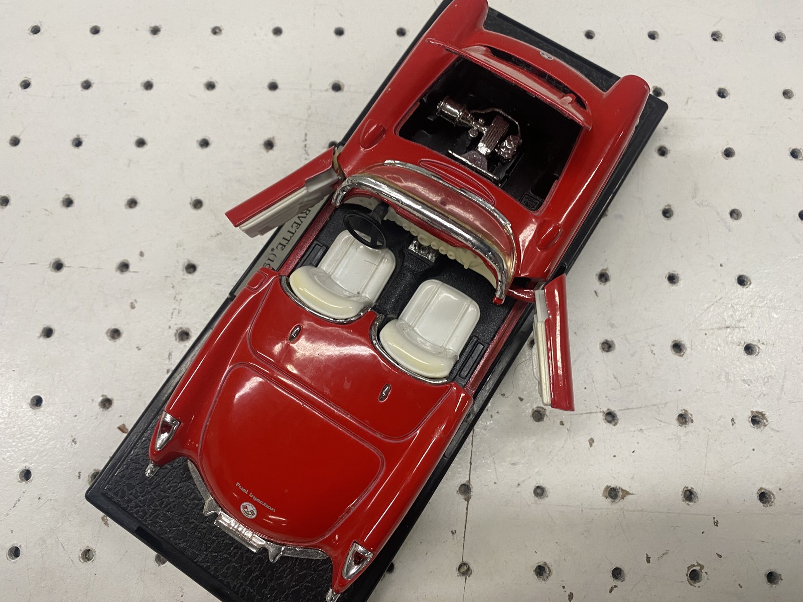 Chevrolet Corvette 1957 1:43 Diecast Model Toy Car Red Convertible With Stand