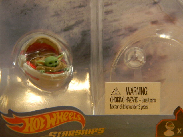 Hot Wheels Star Wars Starships ‘Mandalorian The Child’ “HOVER PRAM” With Stand