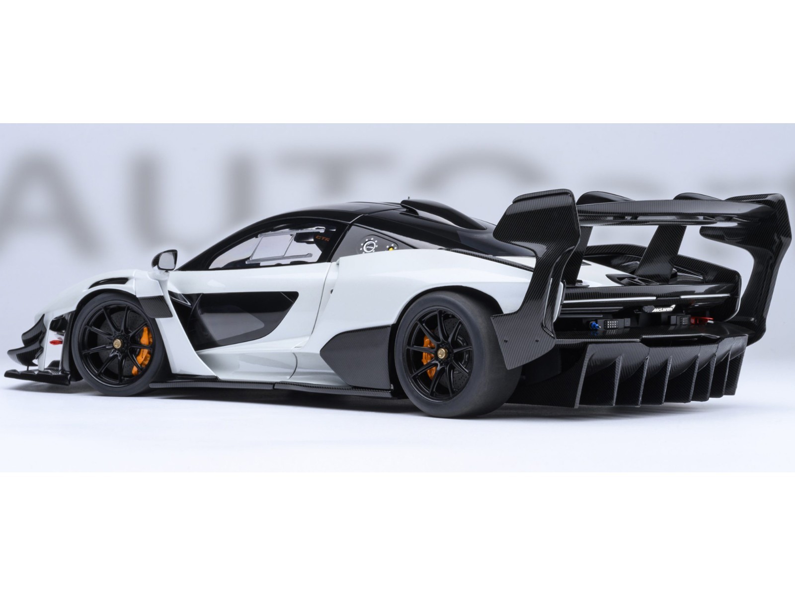 MCLAREN SENNA GTR SILICA WHITE 1/18 MODEL CAR BY AUTOART 81953