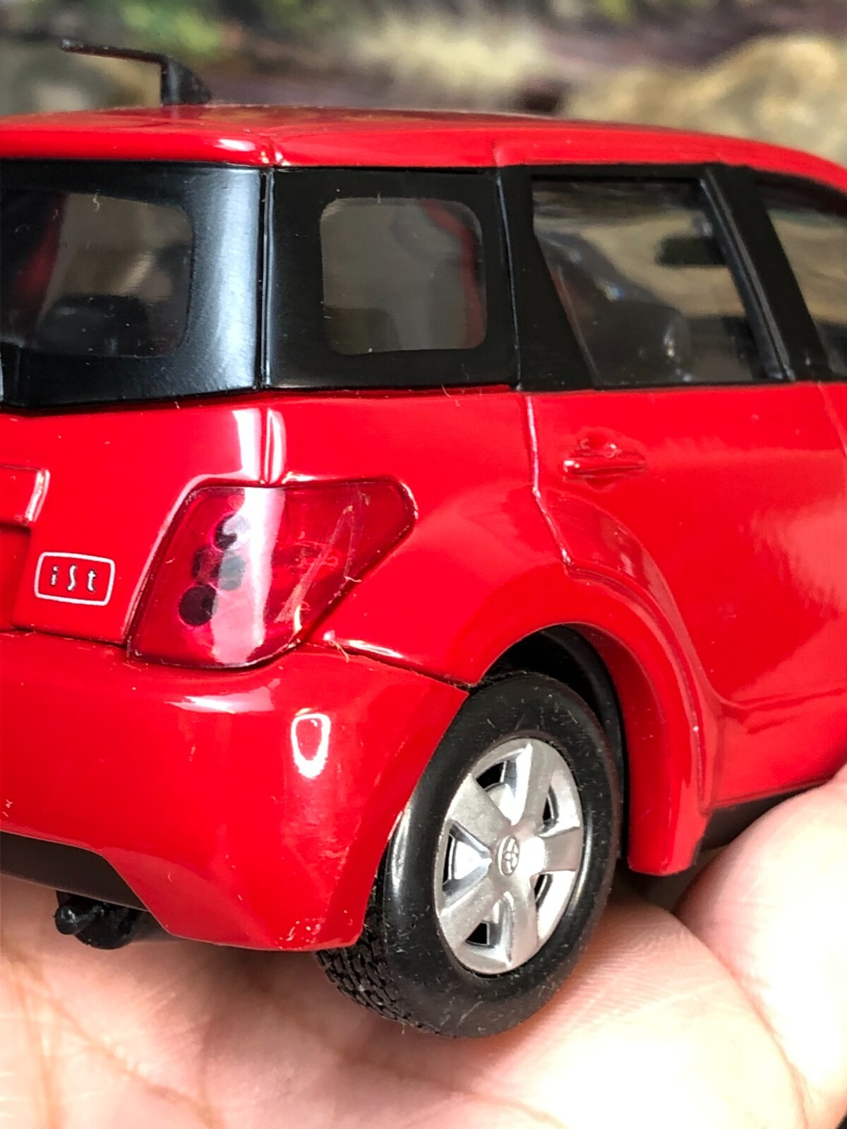 Imperfect 1:24 Diecast Car RED TOYOTA IST Official Licensed Product AS-IS