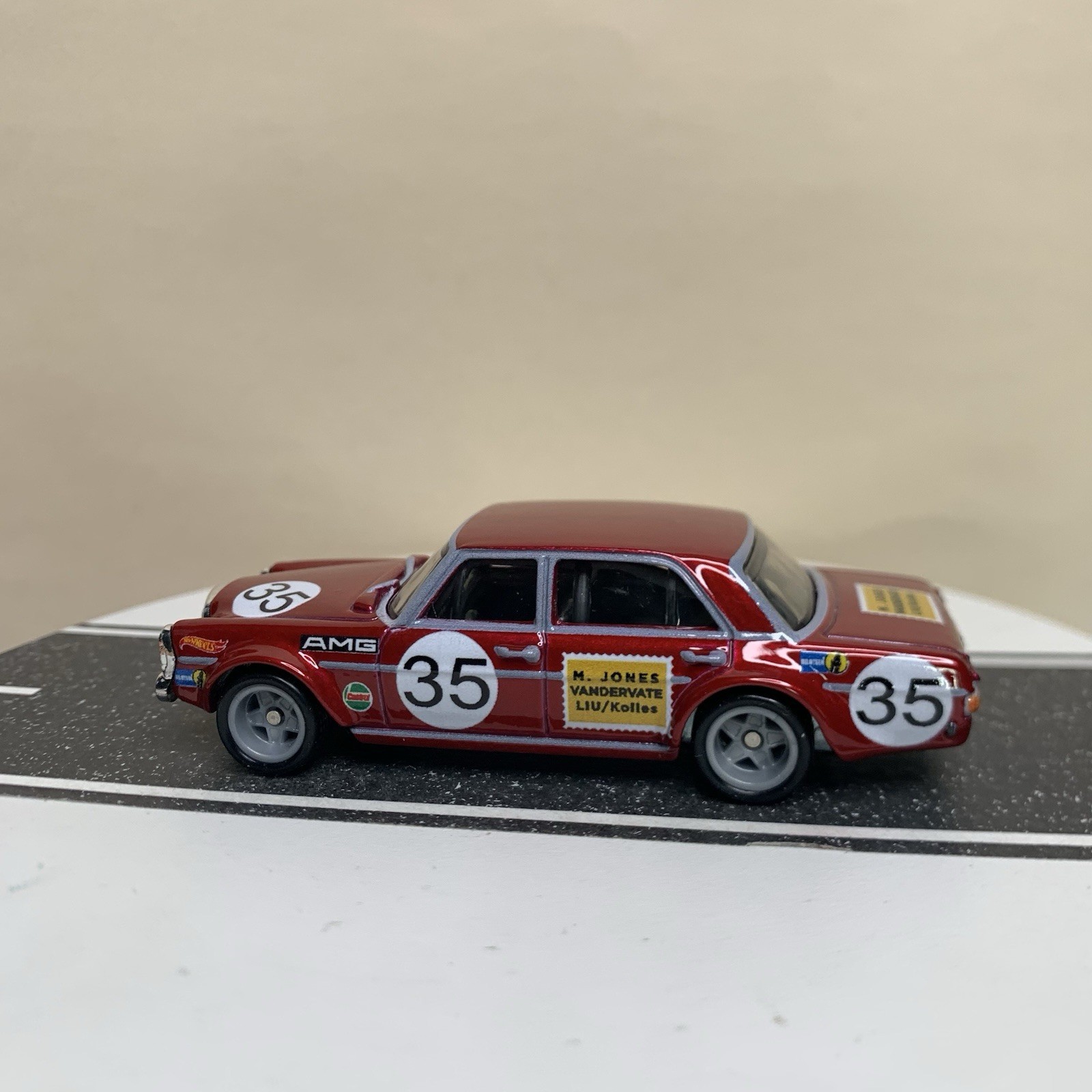 Hot Wheels Premium Deutschland Design Mercedes-Benz 300 SEL 6.8 Red w/RR 1:64 NM