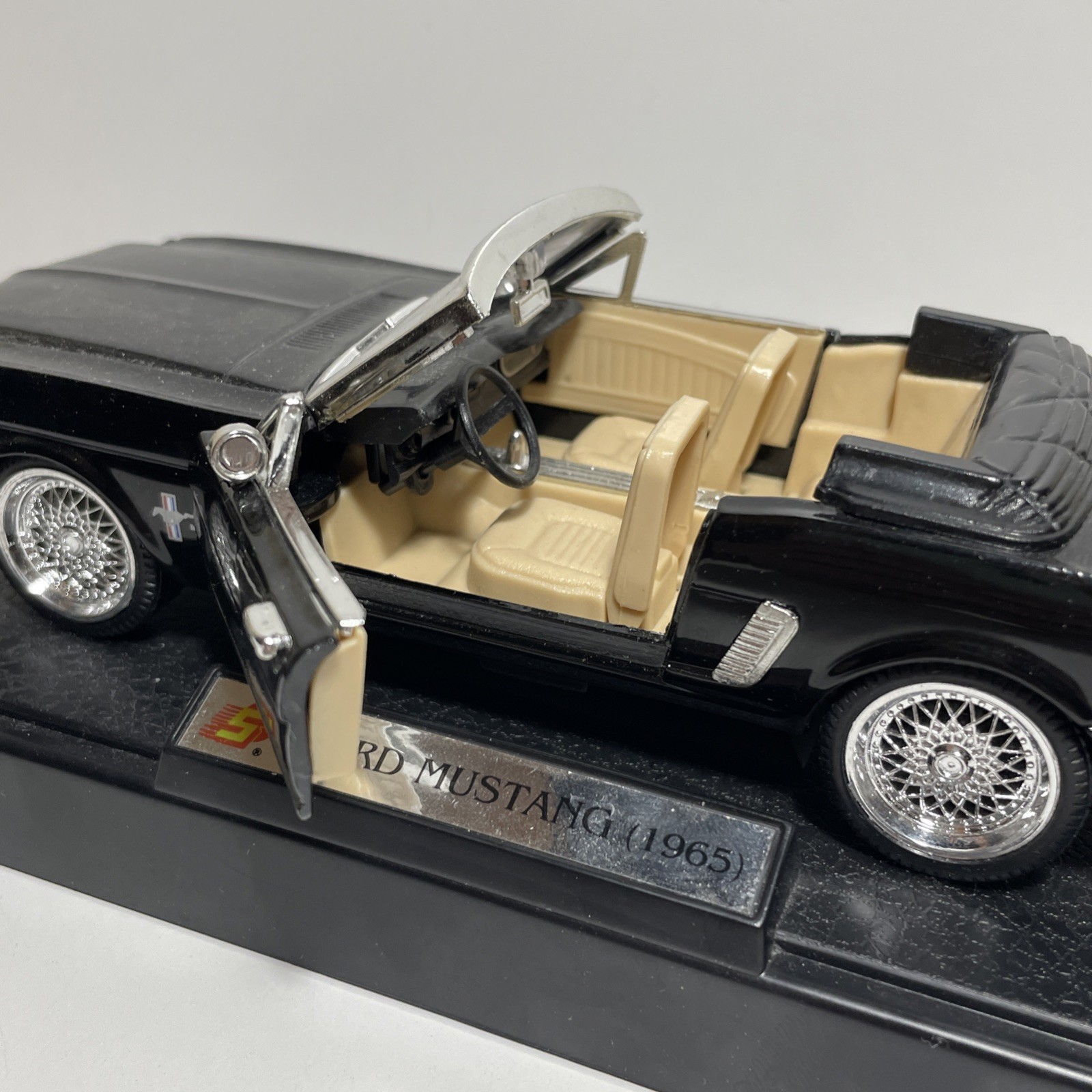 Vintage 1964 1/2 Diecast Ford Mustang Convertible Car 1:24 Scale Black Tan Int