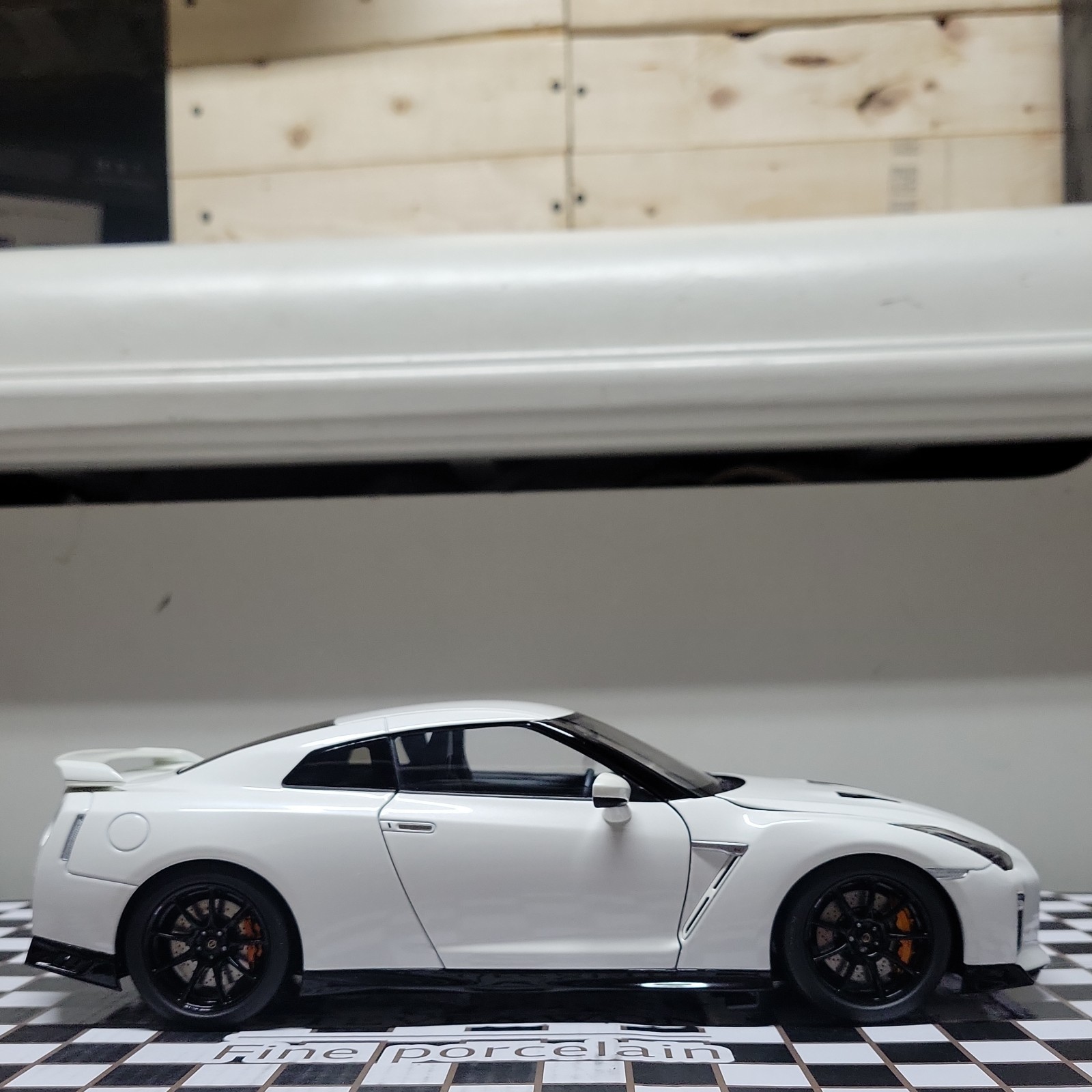 1/18 MotorHelix Nissan GTR R35 NISMO Track Edition Brilliant White MH83518