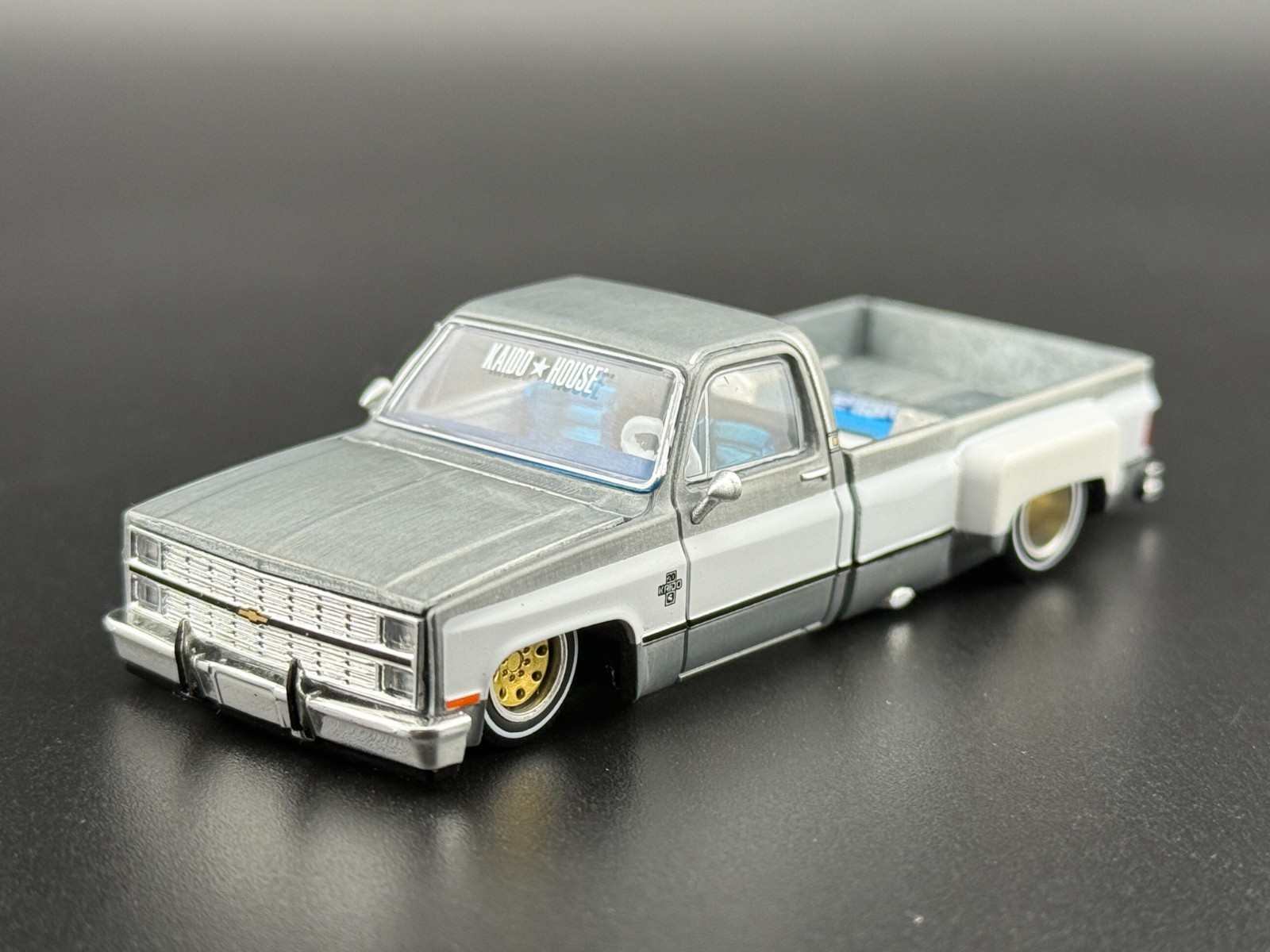 Kaido House x Mini GT Chevy Silverado Dually Vintage Spec V1 #192 1/64 CHASE