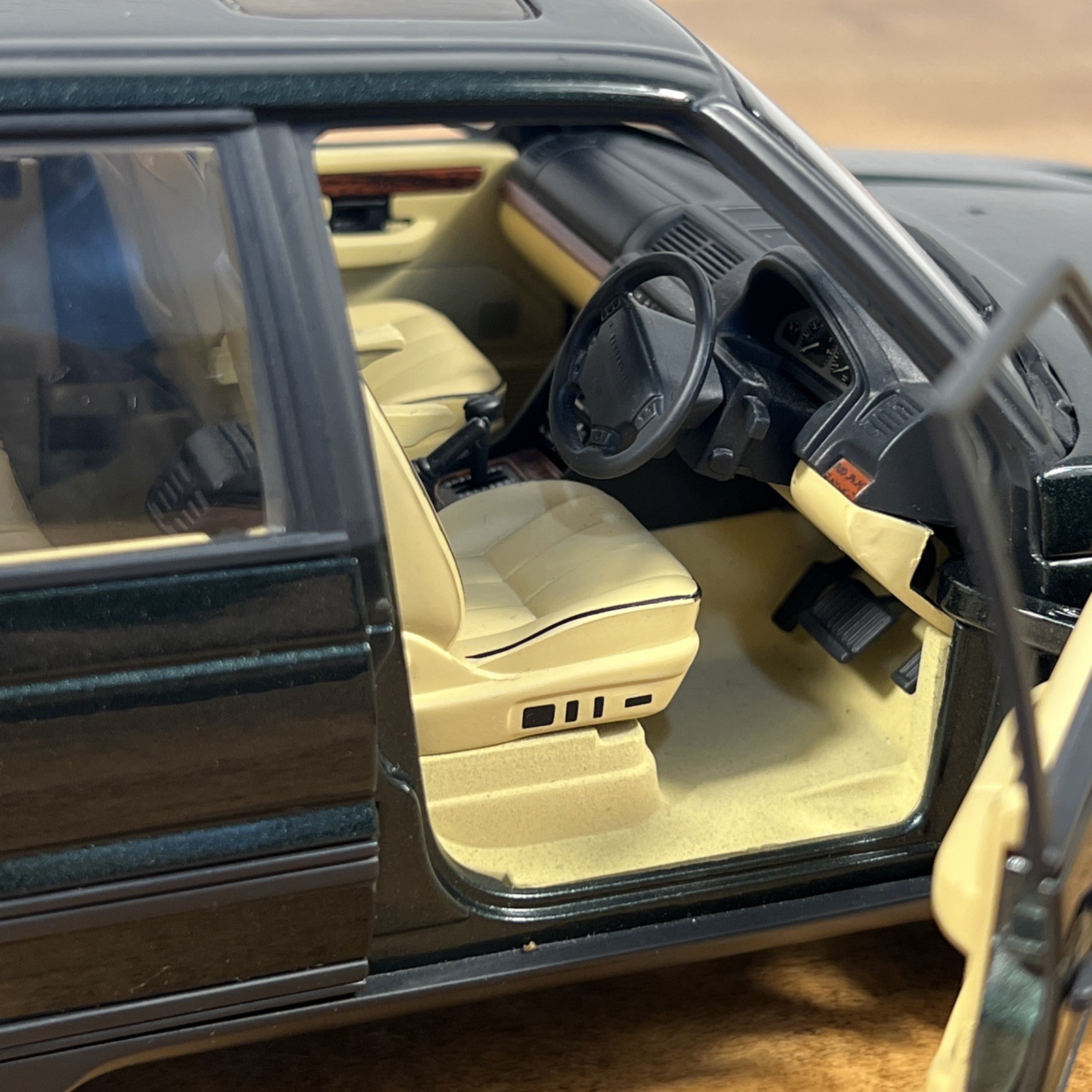 Auto Art Range Rover 4.6 HSE – Off Road Division 1:18 Green