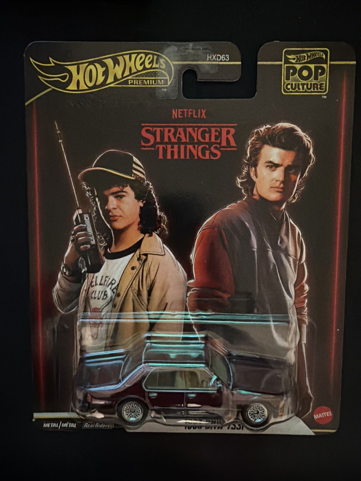 2025 Hot Wheels Premium POP CULTURE “Stranger Things” 1983 BMW 733i w/Protector