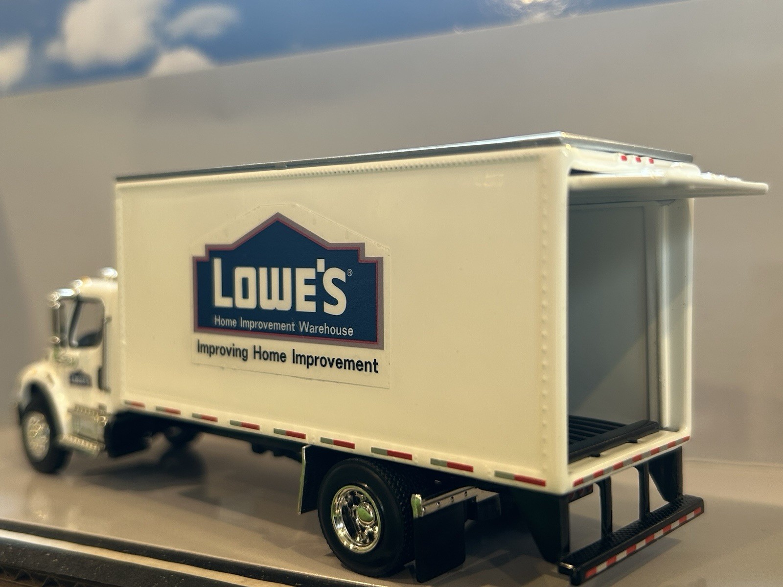 freightliner m2 106 Box Truck 1/64 …Spec Cast. DCP