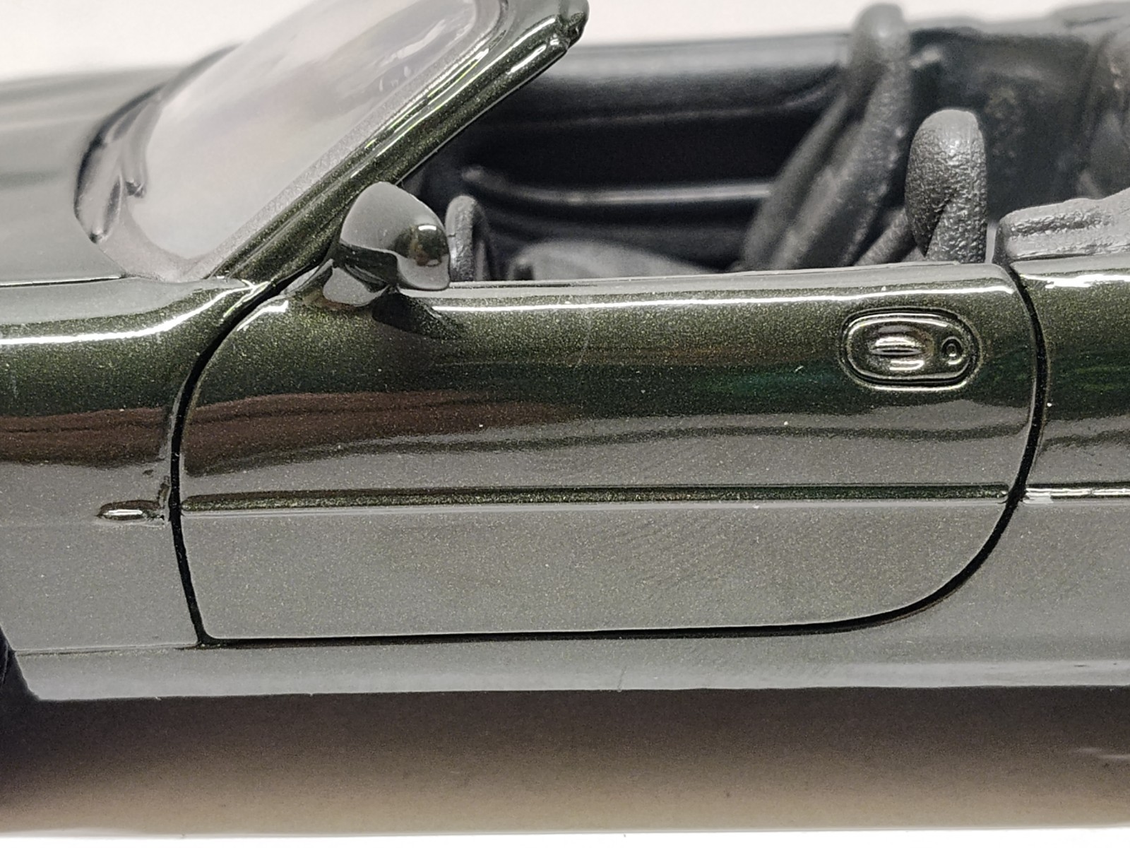 Maisto 1996 Jaguar XK8 Convertible Roadster 1:24 Scale Diecast Car Dk Green Toy