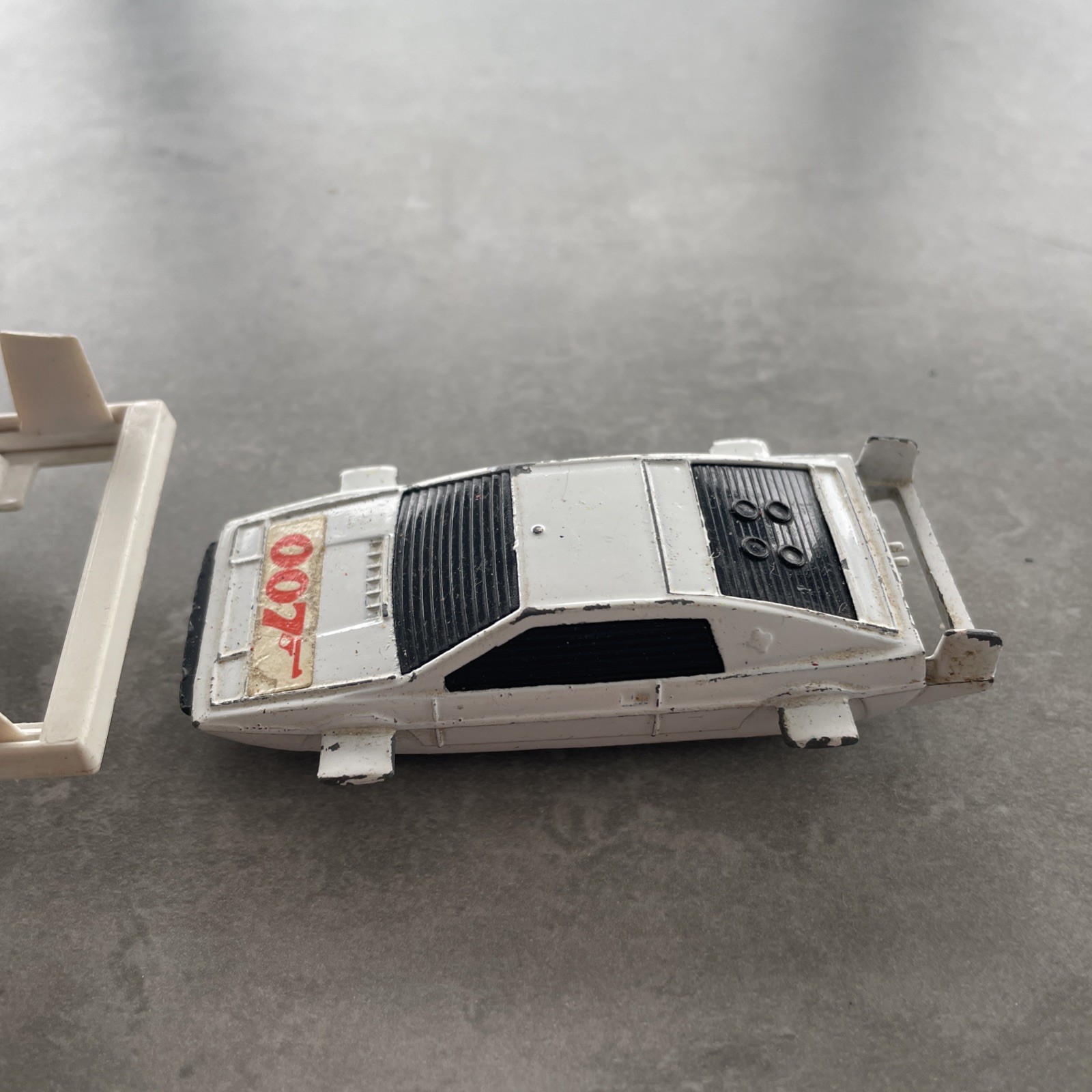 2 Corgi James Bond 007 Lotus Esprit (1 corgi juniors) amphibious cars both GB