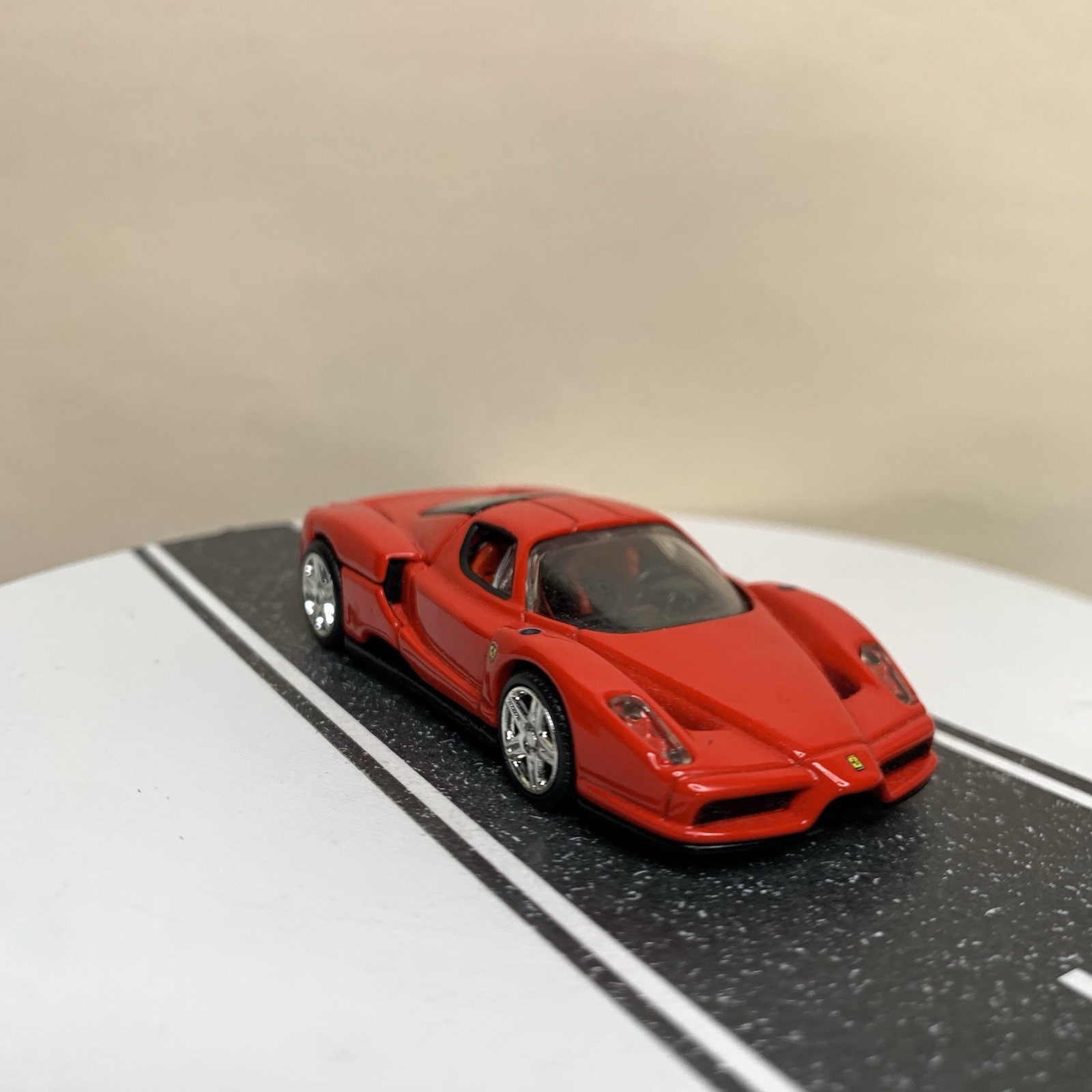 2005 Hot Wheels 100% Oil Can Showcase Series 2003 Ferrari Enzo Red 1:64 Scale NM