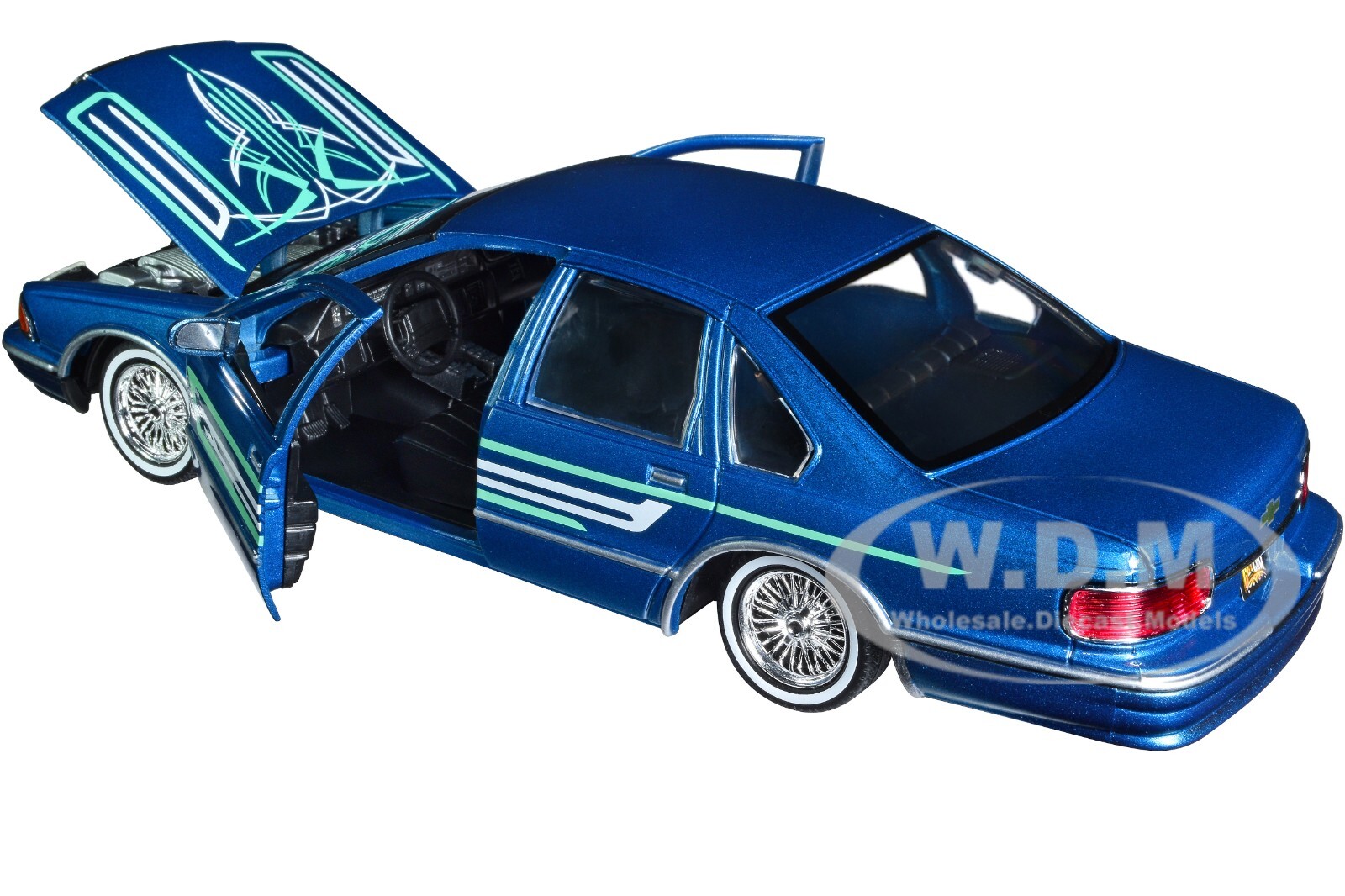1993 CHEVROLET CAPRICE LOWRIDER BLUE GET LOW 1/24 DIECAST CAR MOTORMAX 79022