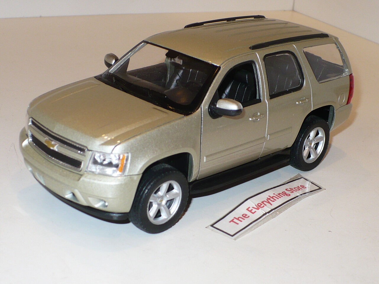 WELLY 2008 CHEVY TAHOE LT SUV 1:24 SCALE LIGHT GOLD FREE SHIP