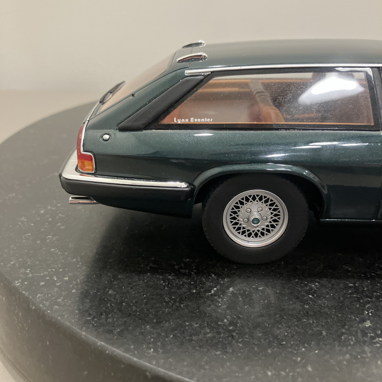 1:18 Scale GT Spirit 1983 Jaguar XJS Lynx Eventer Green