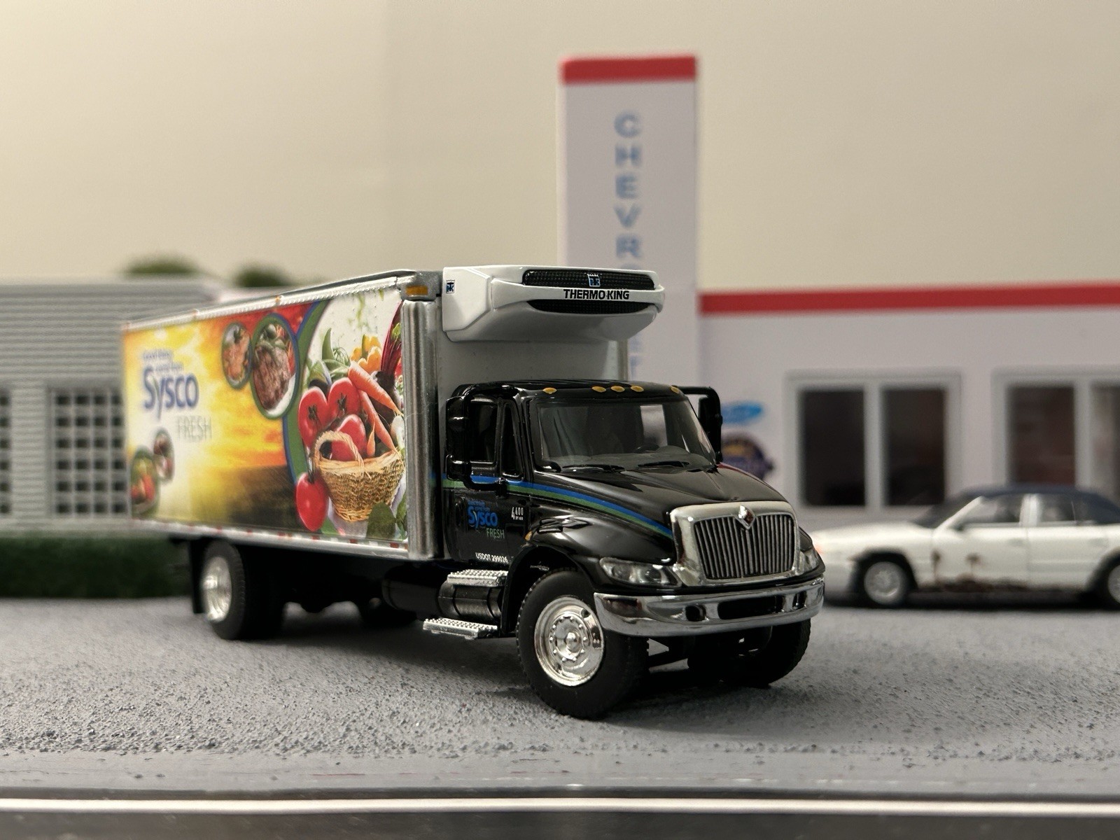 RARE – Sysco FRESH International 4400 Refrigerated 1/64 Diecast Truck DCP 33758