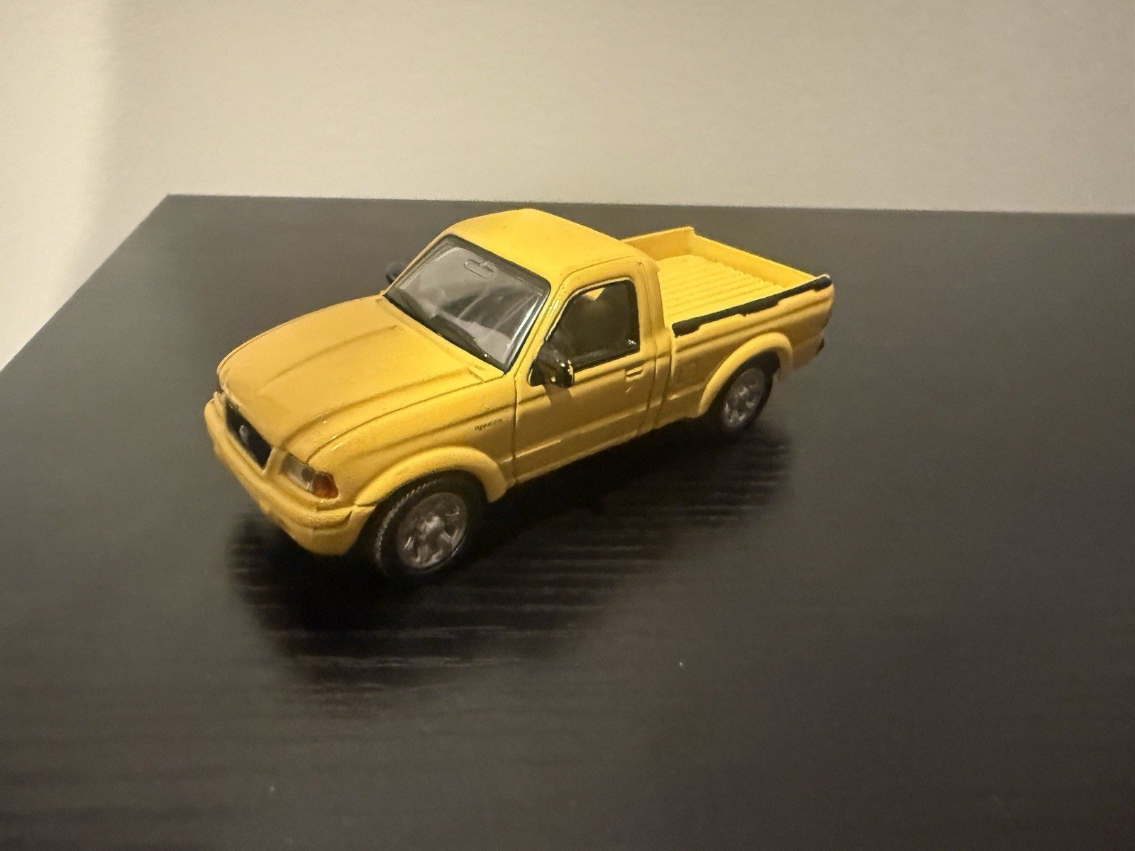 MOTOR MAX AMERICAN GRAFFITI 2001 FORD RANGER YELLOW 1:43 NEAR MINT – RARE