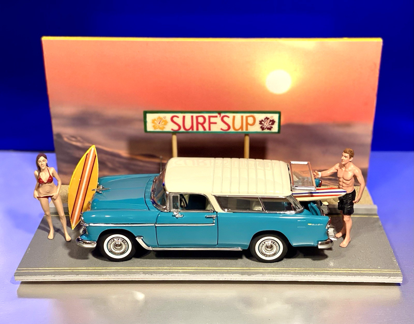 Danbury Mint 1955 Chevy Nomad / Boxed + Am. Diorama Surfer Jay & Bikini Girl Oct