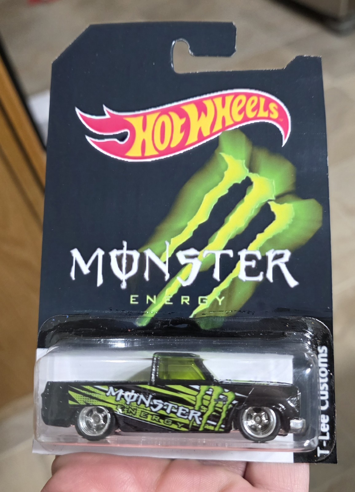 HOT WHEELS CUSTOM “83 Chevrolet Silverado MONSTER energy REAL RIDERS
