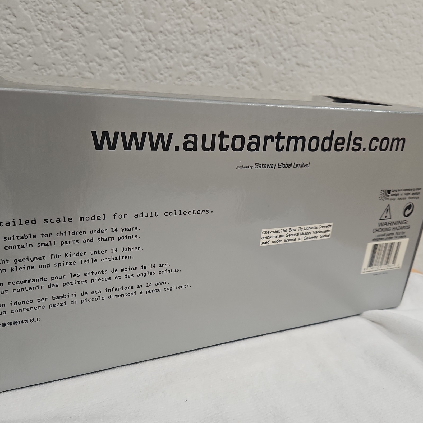 AUTOart 1:18 Chevrolet Corvette 2002 Contemporary Diecast Yellow/Black w/ Case