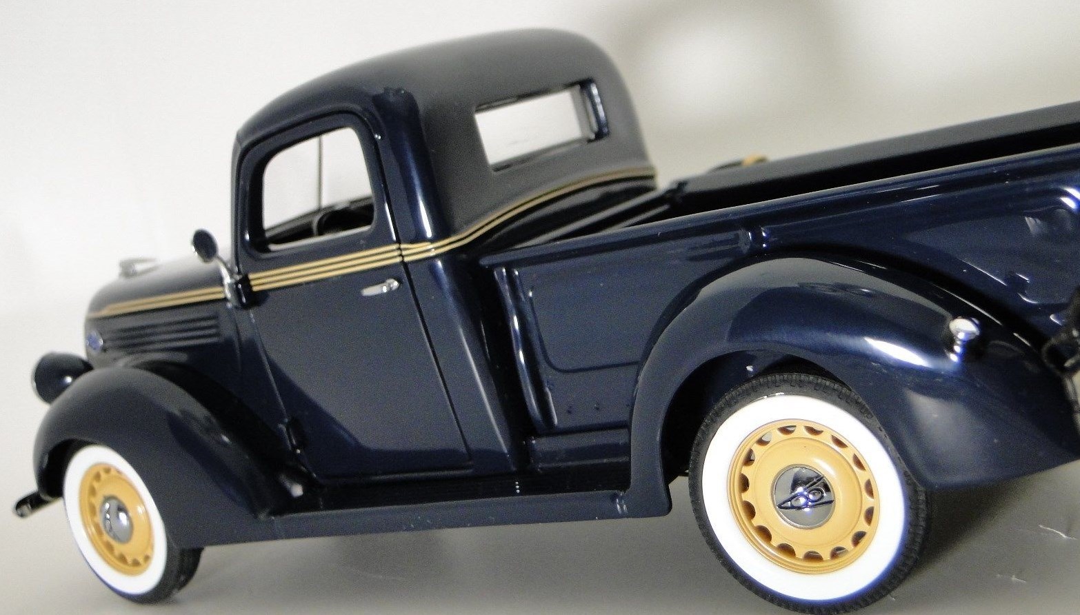 Ford Pickup Truck Wagon Classic Custom Built Metal Model Race Car 18 1 24