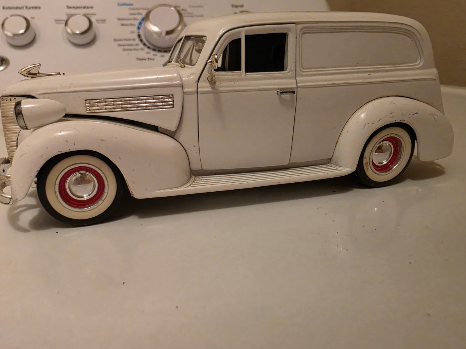 Jada 1939 Chevrolet Suburan Sedan Delivery Panel Truck Street Low Rider White…