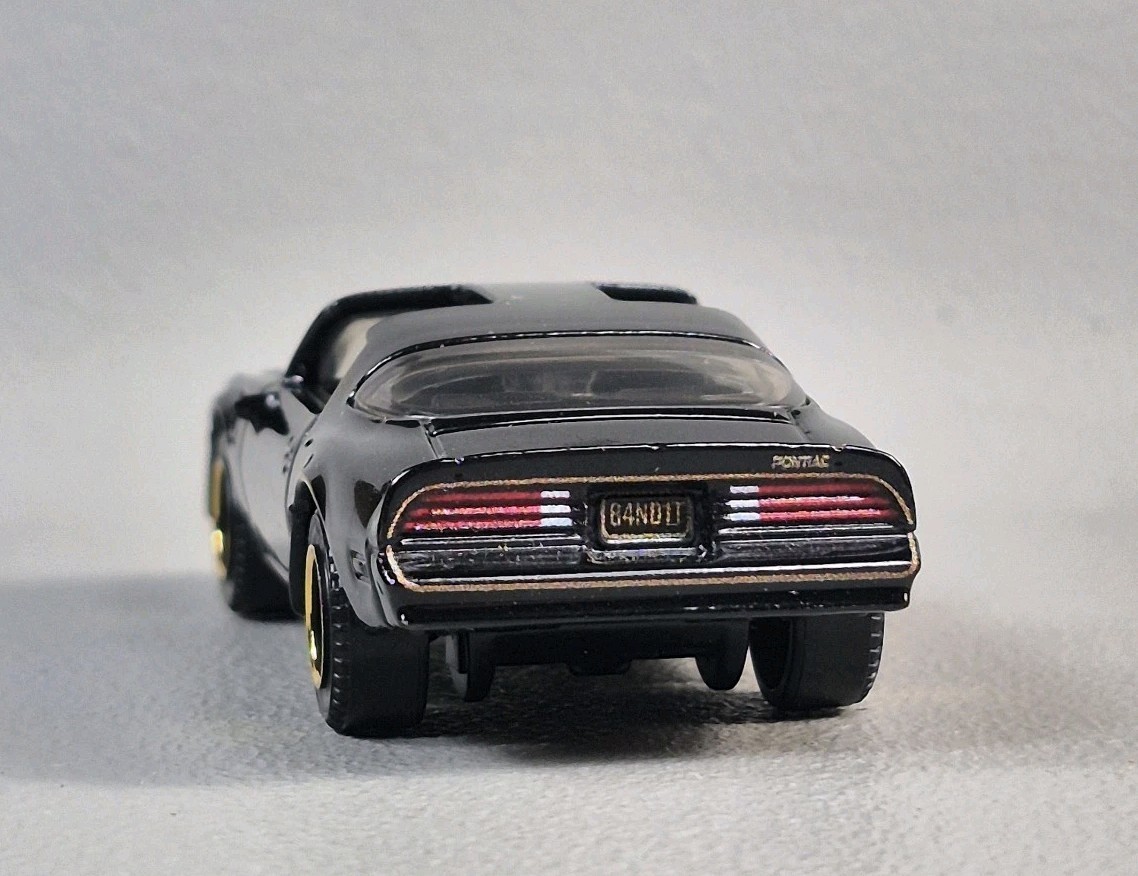 1977 PONTIAC FIREBIRD T/A Diorama Collectible DieCast Model 1:64 Black LOOSE