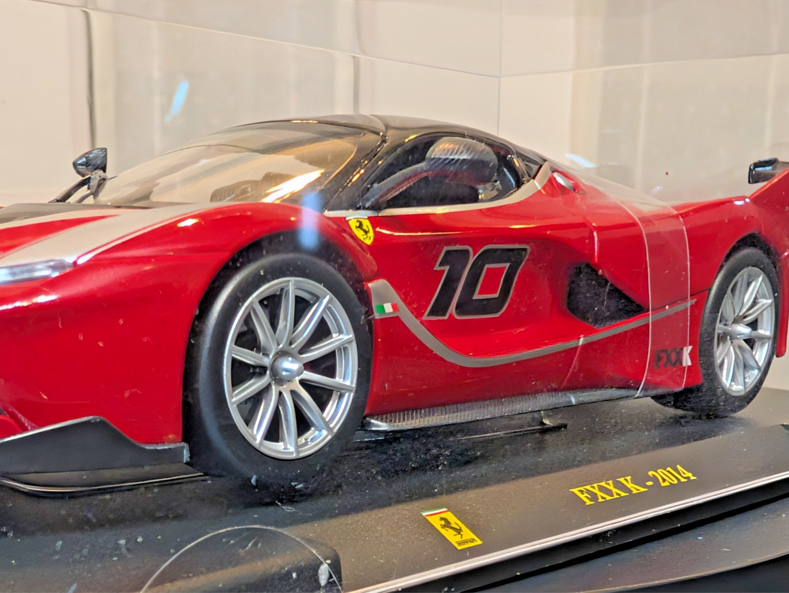 DeAgostini Ferrari FXX K 2014 Red 1/24 Diecast Model Car Display Case Used JP