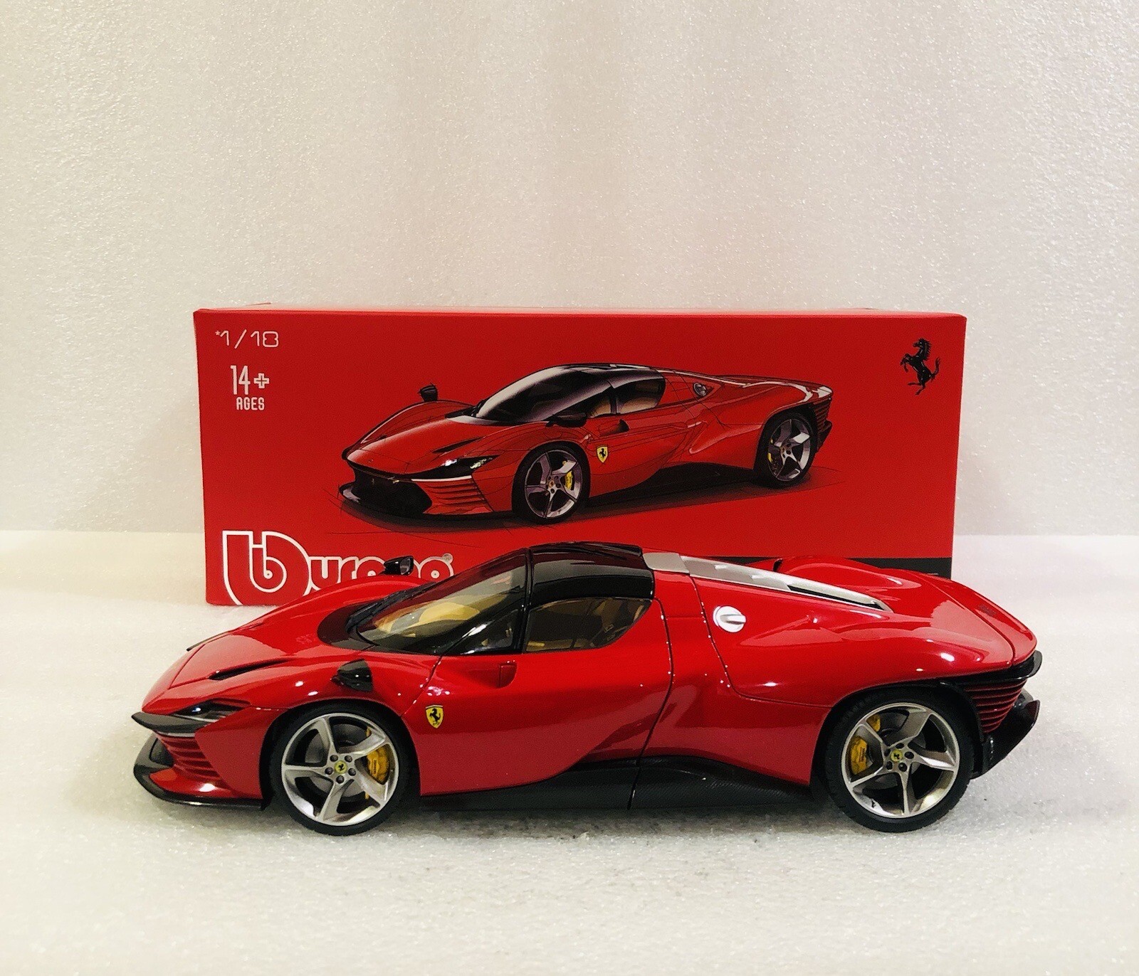 1/18 Bburago Ferrari Daytona SP3 Rosso Corsa Spider Closed Version Signature