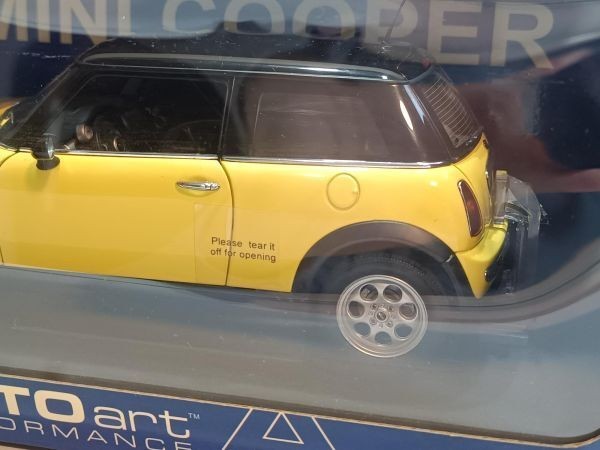 AUTOart 1/18 Mini Cooper Yellow