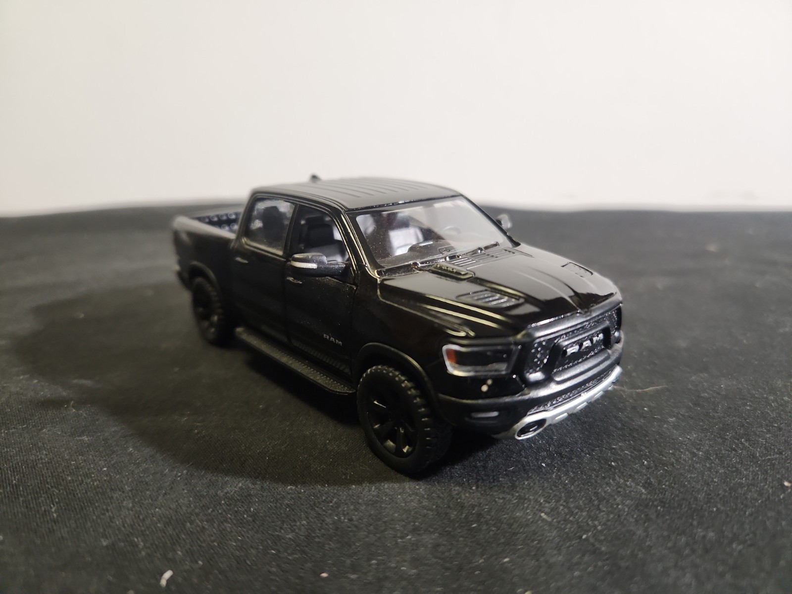 KINSMART 1:46 scale 2019 Dodge Ram 1500 diecast model toy car black colored