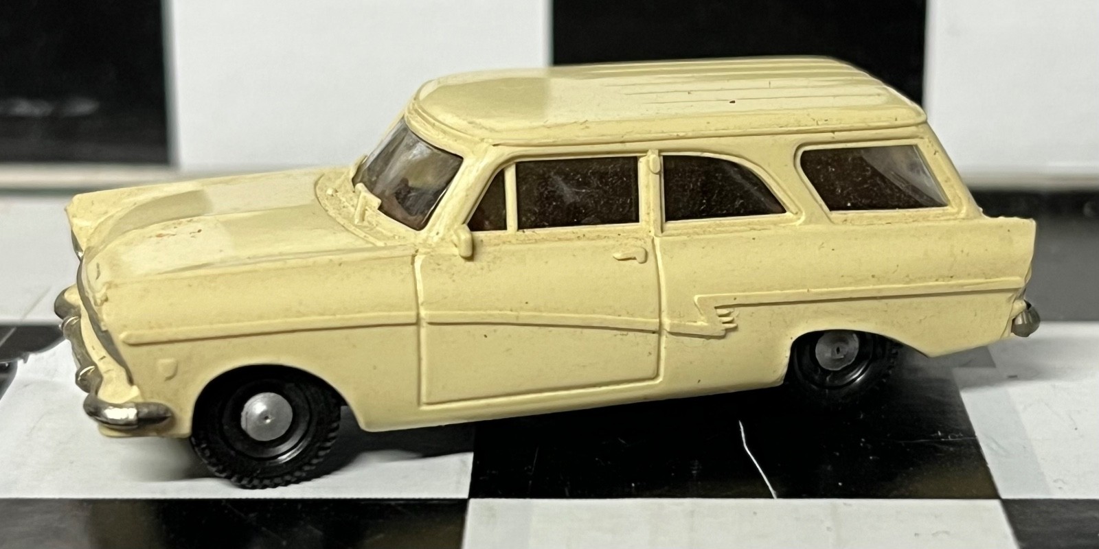 Brekina Old Timer Ford Taunus 17m Wagon 1:87 Scale HO (HO600)