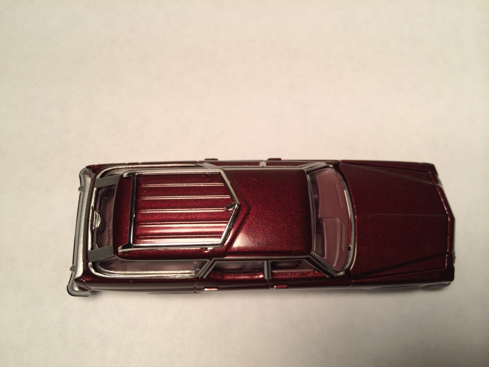 Auto World AW GM 1974 Buick Estate Station Wagon 1:64 1/64 Burgundy Model Car