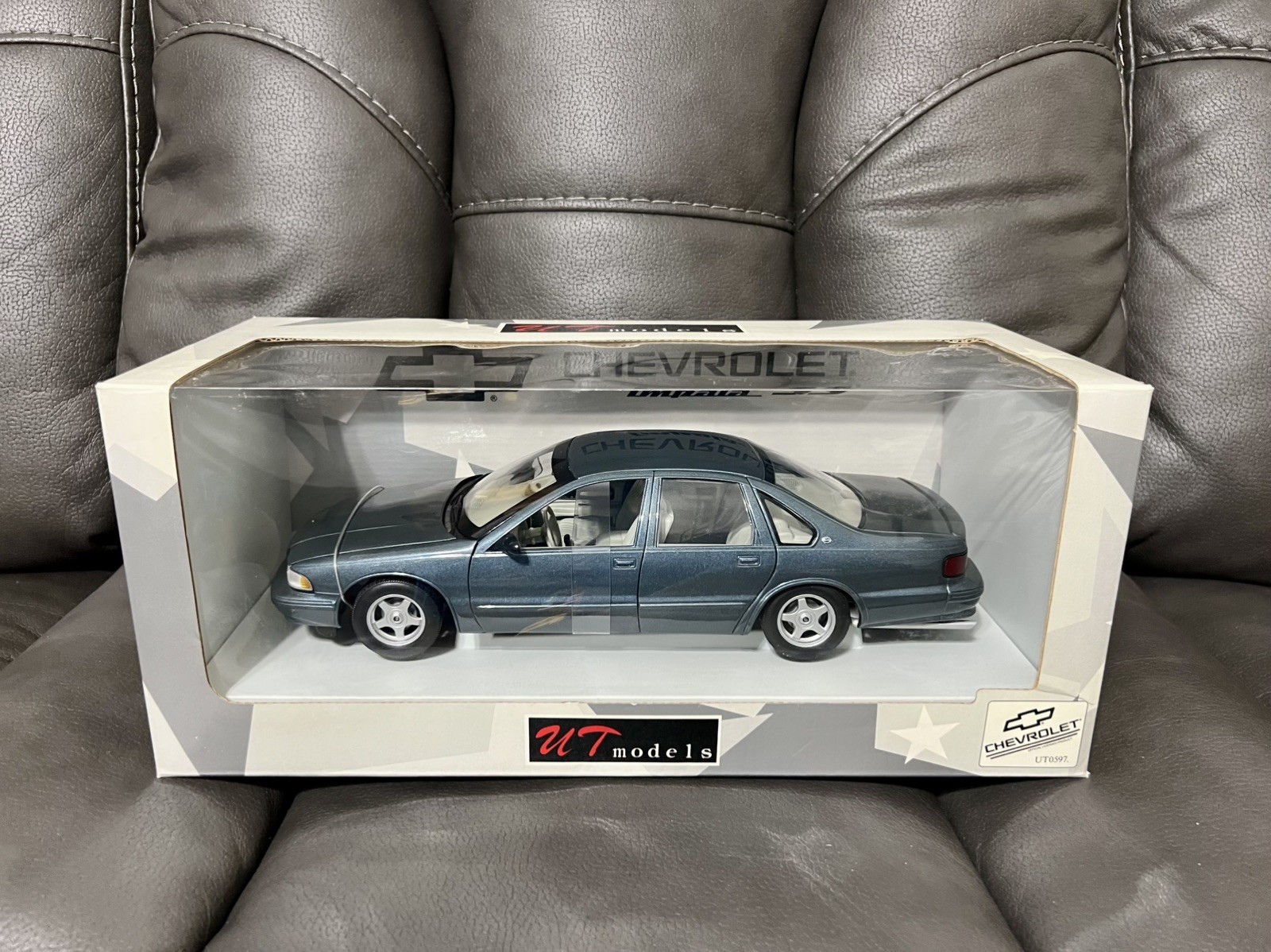 UT 1996 Chevrolet Impala SS 1:18 Dark Green Gray Metallic DGGM NIB