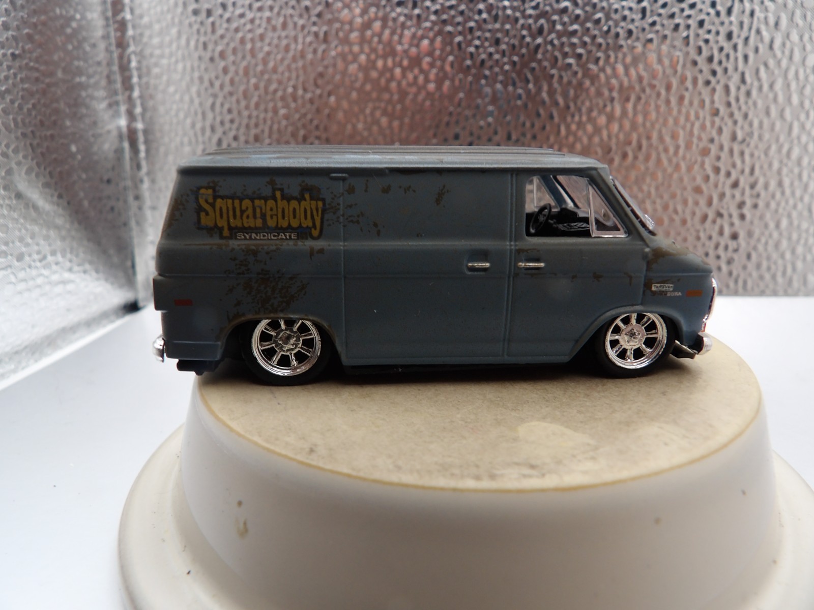 1975 CHEVROLET VAN 2024 CASTLINE M2 MACHINES 1:64 DIE-CAST