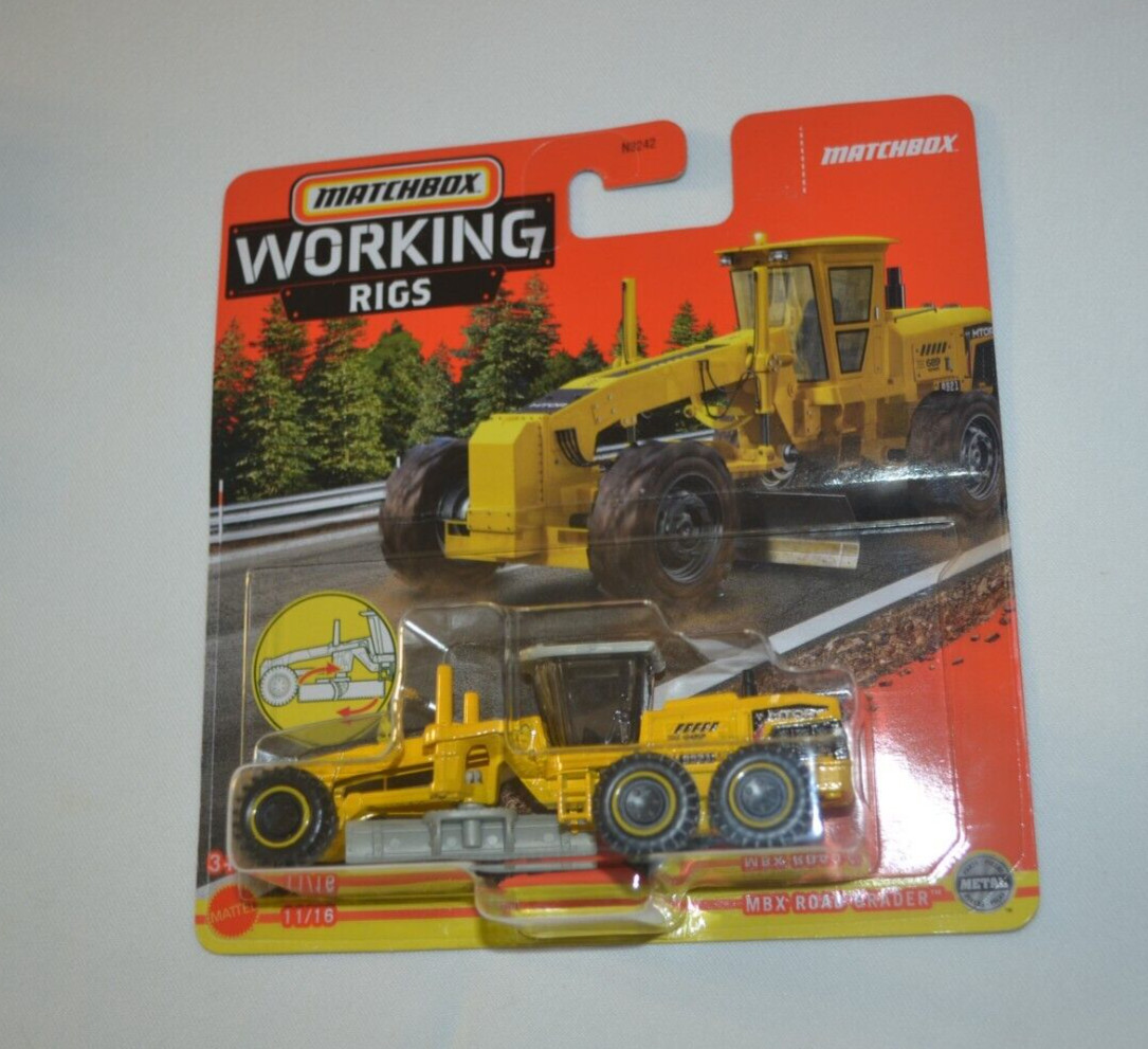 MATCHBOX 2023 WORKING RIGS 11/16 – MBX ROAD GRADER MTOR 689 YELLOW