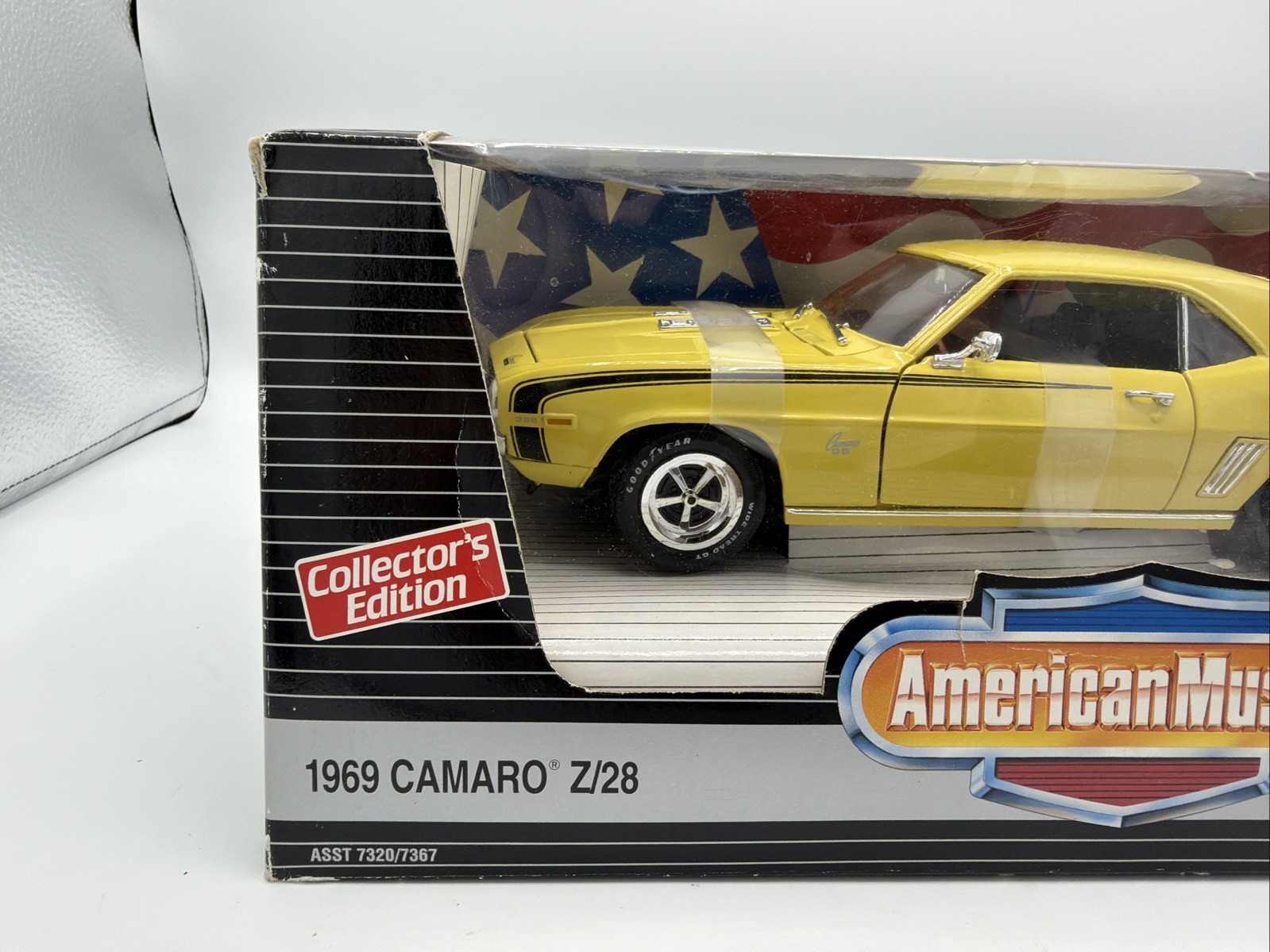 ERTL American Muscle 1969 Chevrolet Camaro Z/28 1:18 Die-Cast Collector’s Ed