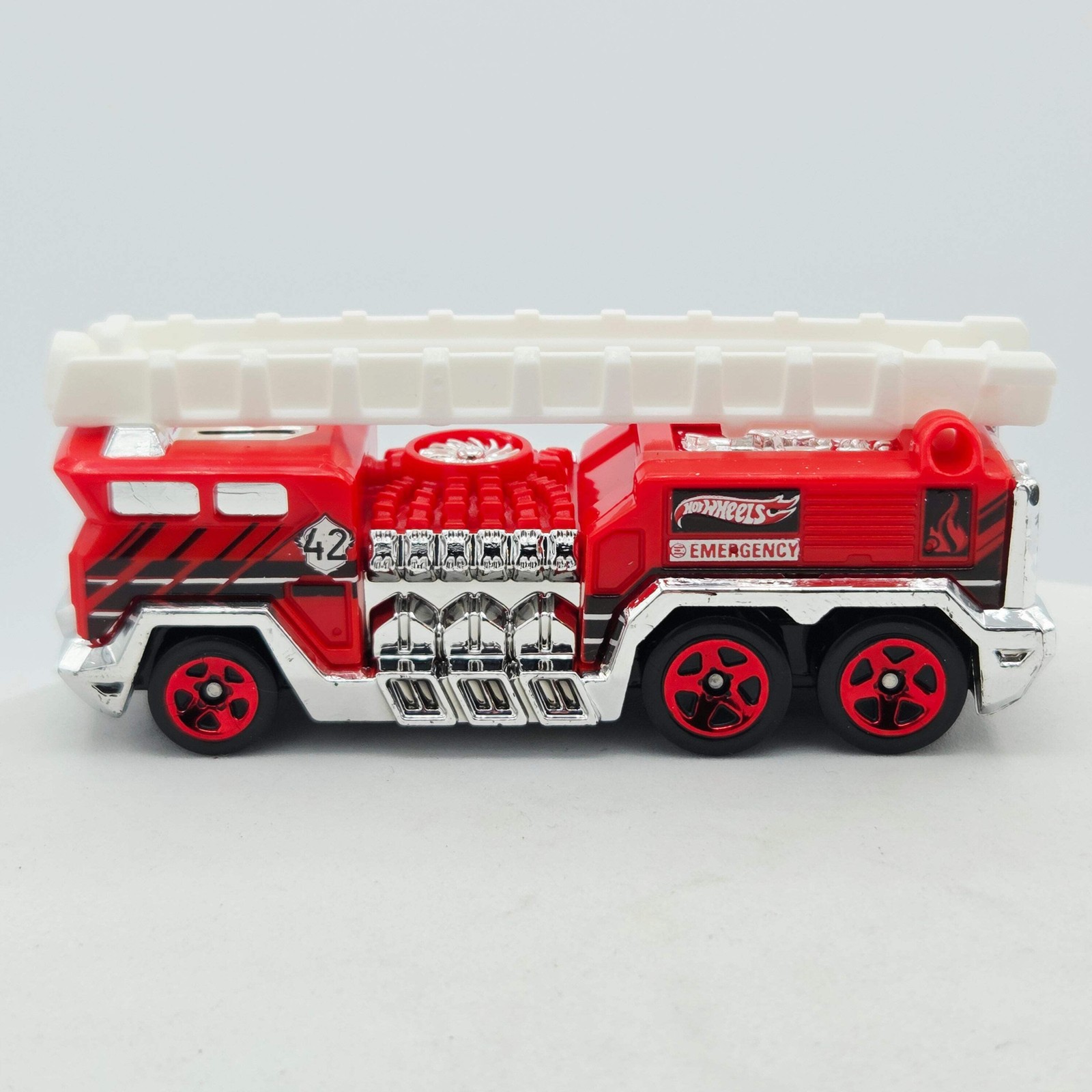 Hot Wheels 5 Alarm Fire Truck – Tandem Axel, Red (2014 HW Basic – City Works Res
