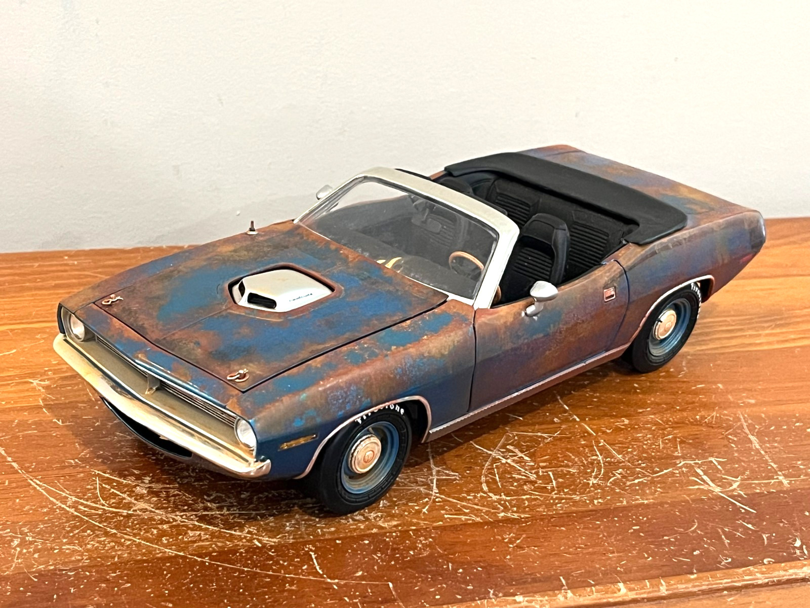 1/18 HIGHWAY 61 1970 PLYMOUTH HEMI CUDA CUSTOM BARN FIND CONVERTIBLE