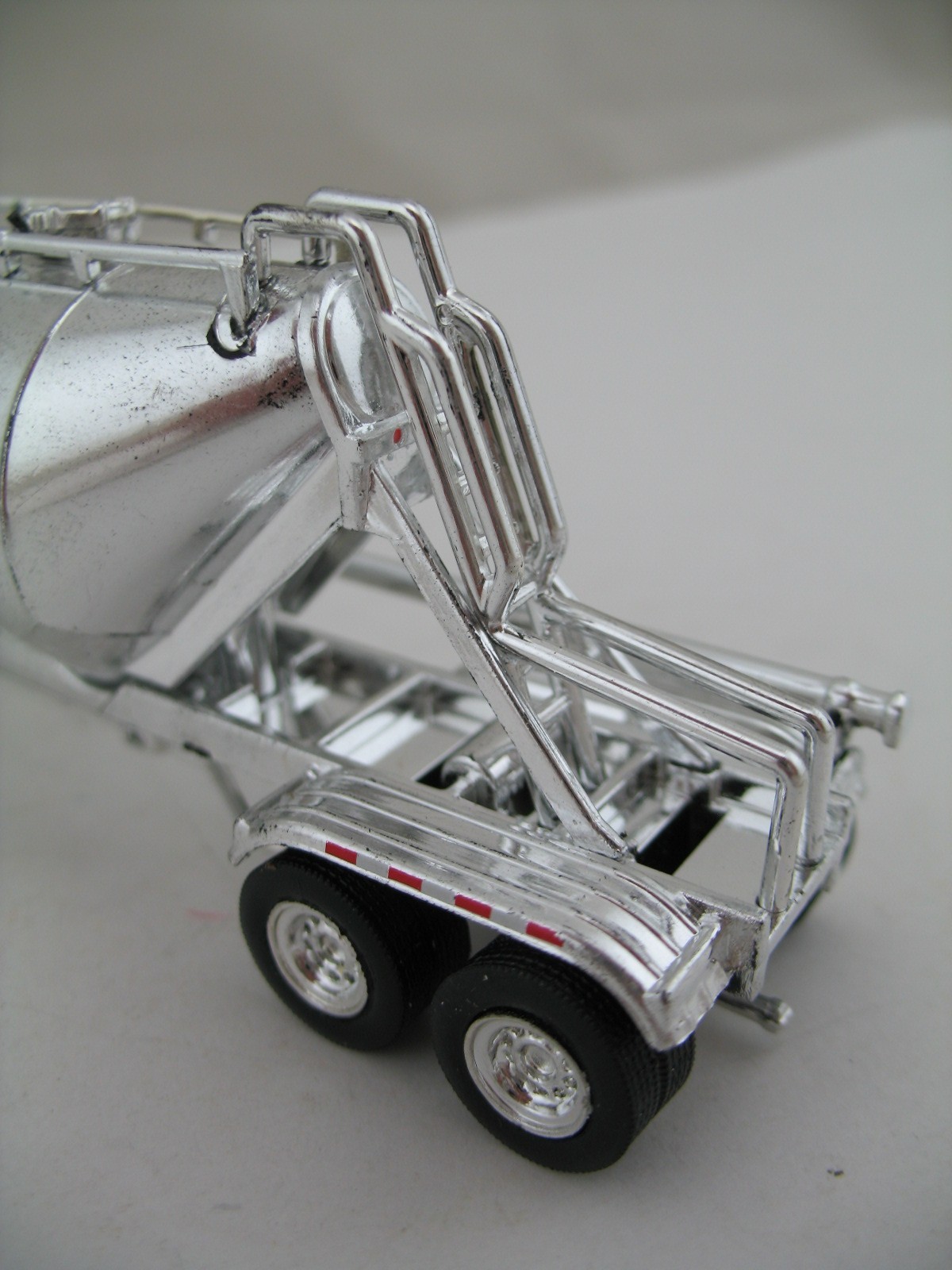 Trucks N’ Stuff HO Model Truck SPEC018: Peterbilt 389 SC w/ Pneumatic Tank Trlr