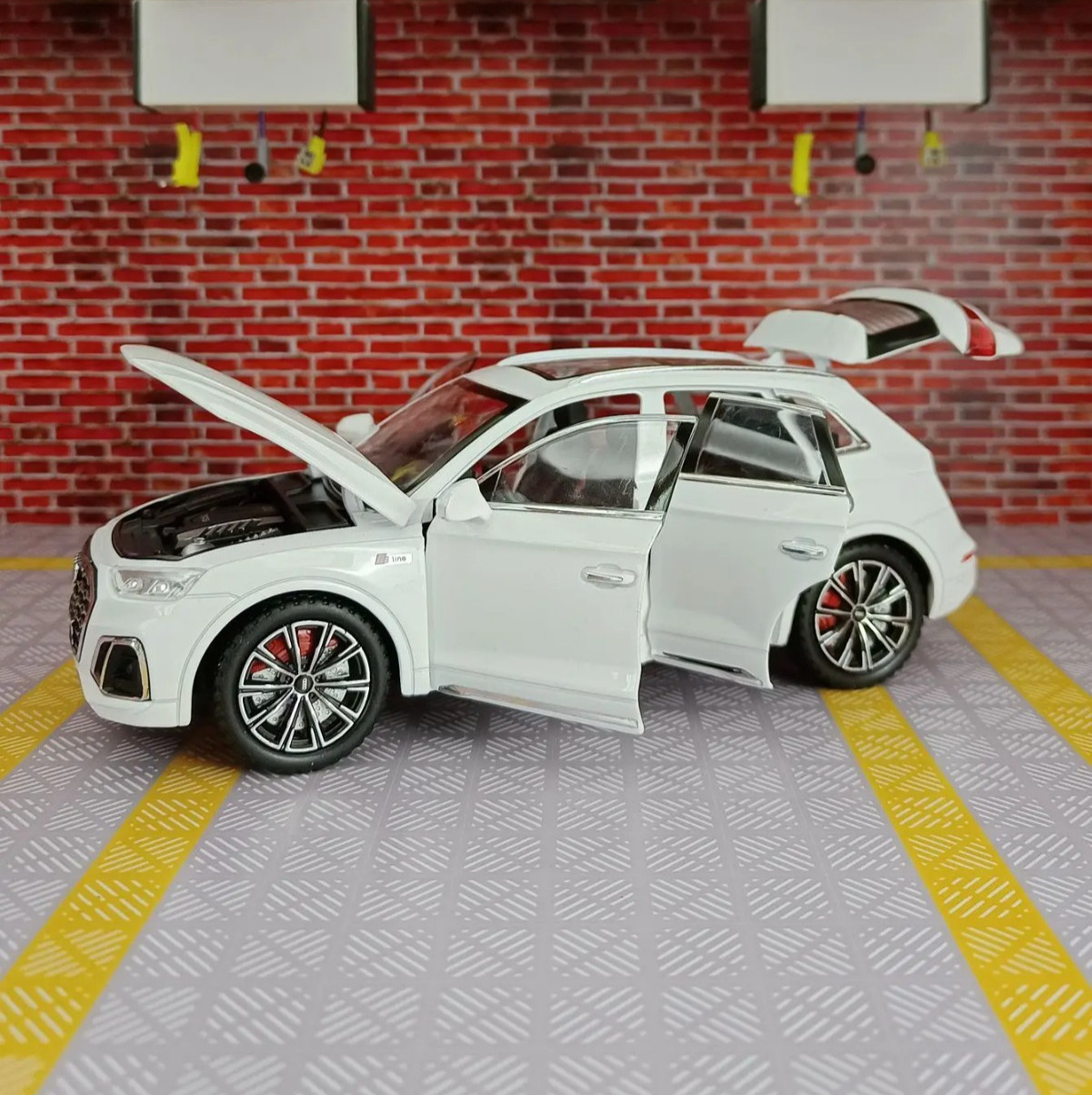 1:24 Audi Q5 SUV Alloy Diecast Metal Car Model Vehicle Collection Toy Gift NEW