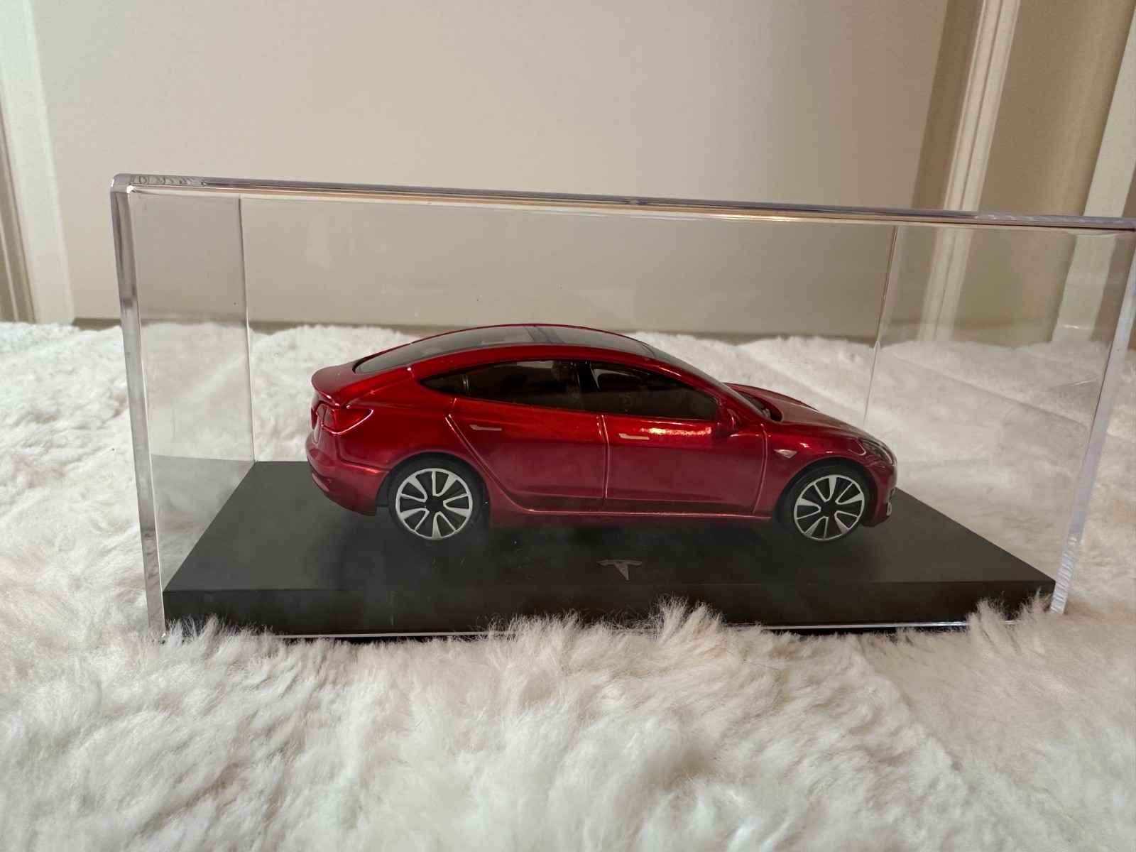 Tesla Model 3 Diecast 1:43 Scale Model Car – Red. New In Box