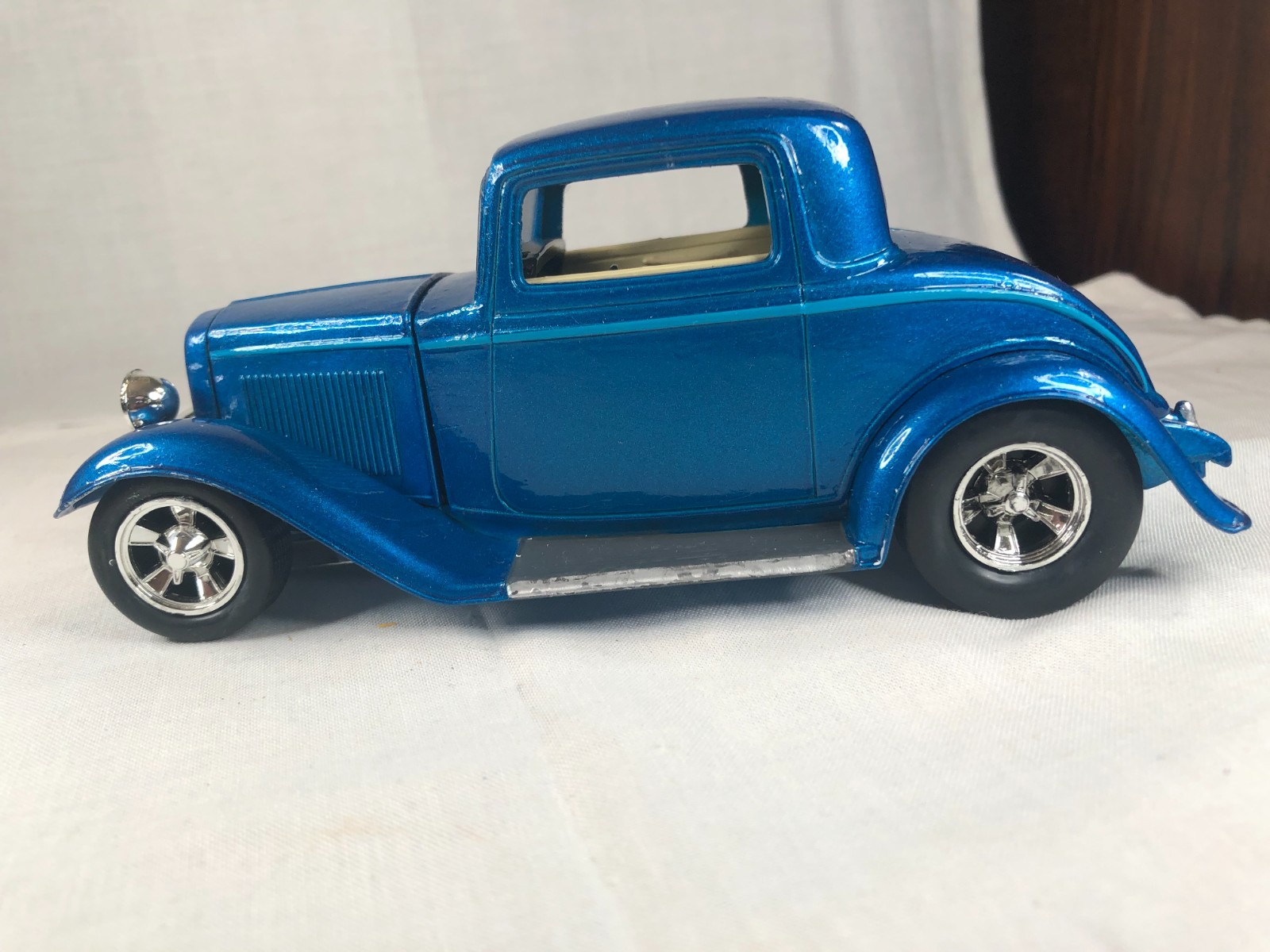 1932 ford coupe Blue diecast Johnny Lightning 1210SF00 1/24