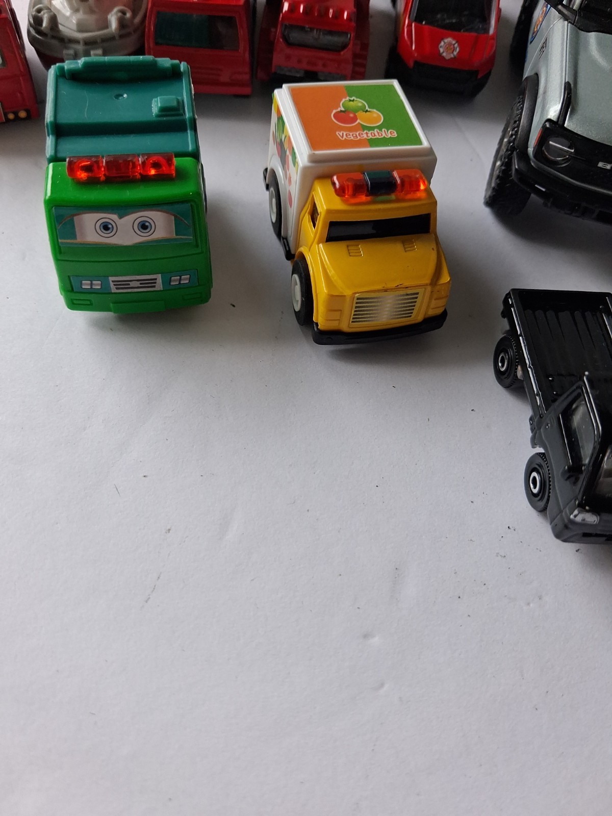 Variety Random Big Cars, Trucks, EMS, Police Vehicles + More – Lot Of 33