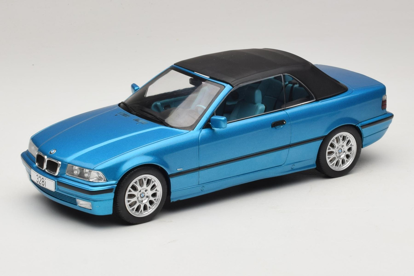 BMW 3 Series E36 Convertible 1:18 Blue Metallic MCG | MCG18319