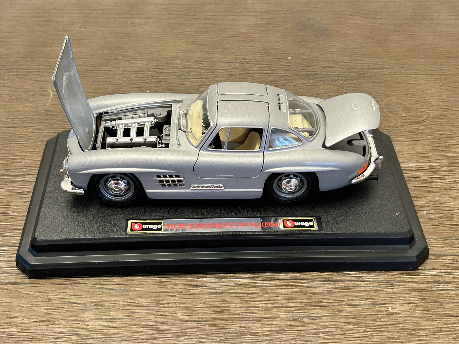 Burago Mercedes Benz 300SL 1954 1/24 Scale Gull Wing Diecast With Stand