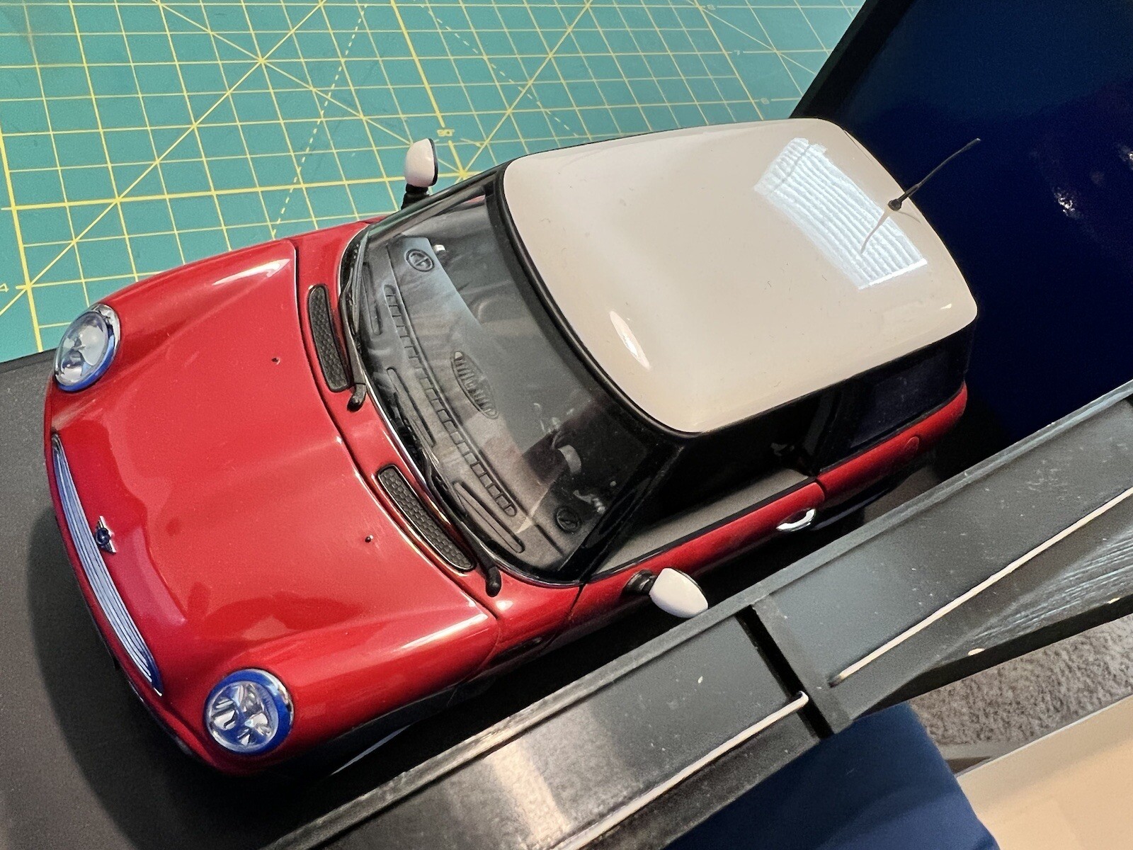 AUTOART BMW MINI COOPER RED 74822 1/18