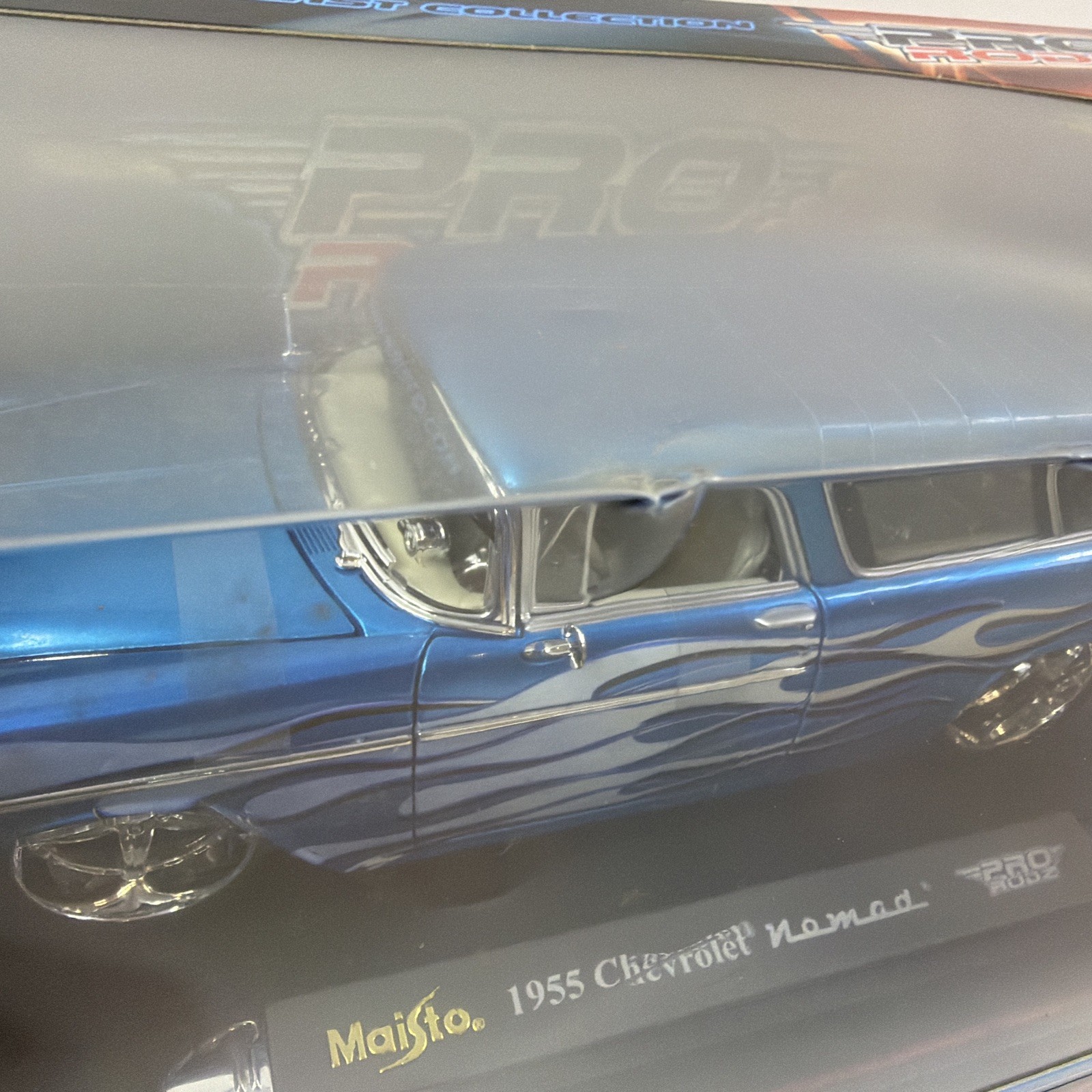 1/18 Scale Maisto Pro Rodz 1955 Chevrolet Nomad Blue With Blue Roof And Flames.
