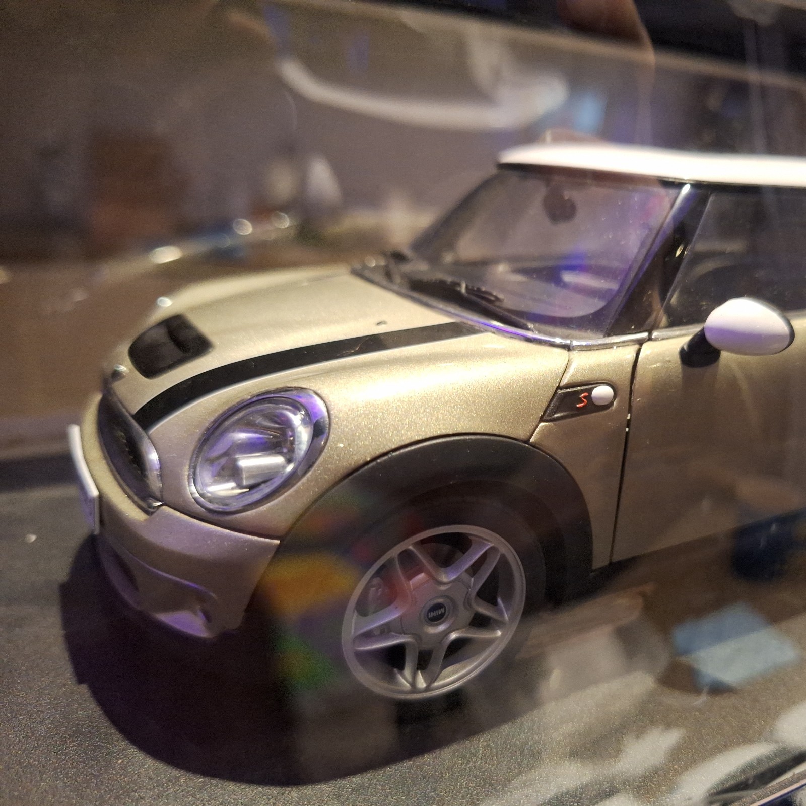 1:18 AUTOart MINI Cooper S 2006 Sparking Silver Metallic/White Roof Model RARE